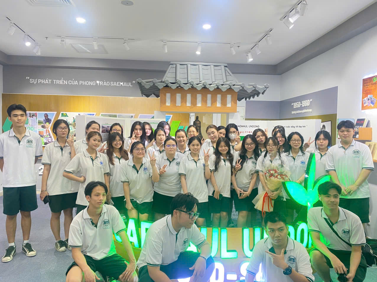 TT.PTNT-SU chào mừng đoàn học sinh Trường THPT Thái Bình, thành phố Hồ Chí Minh đến tham quan