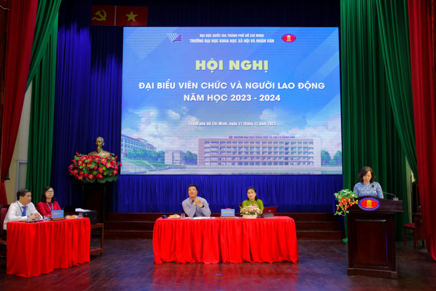 Diễn đàn đối thoại giữa viên chức, người lao động với lãnh đạo Nhà trường
