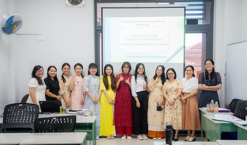 Sinh viên hệ Cử nhân Tài năng khóa 2021 bảo vệ Khóa luận tốt nghiệp