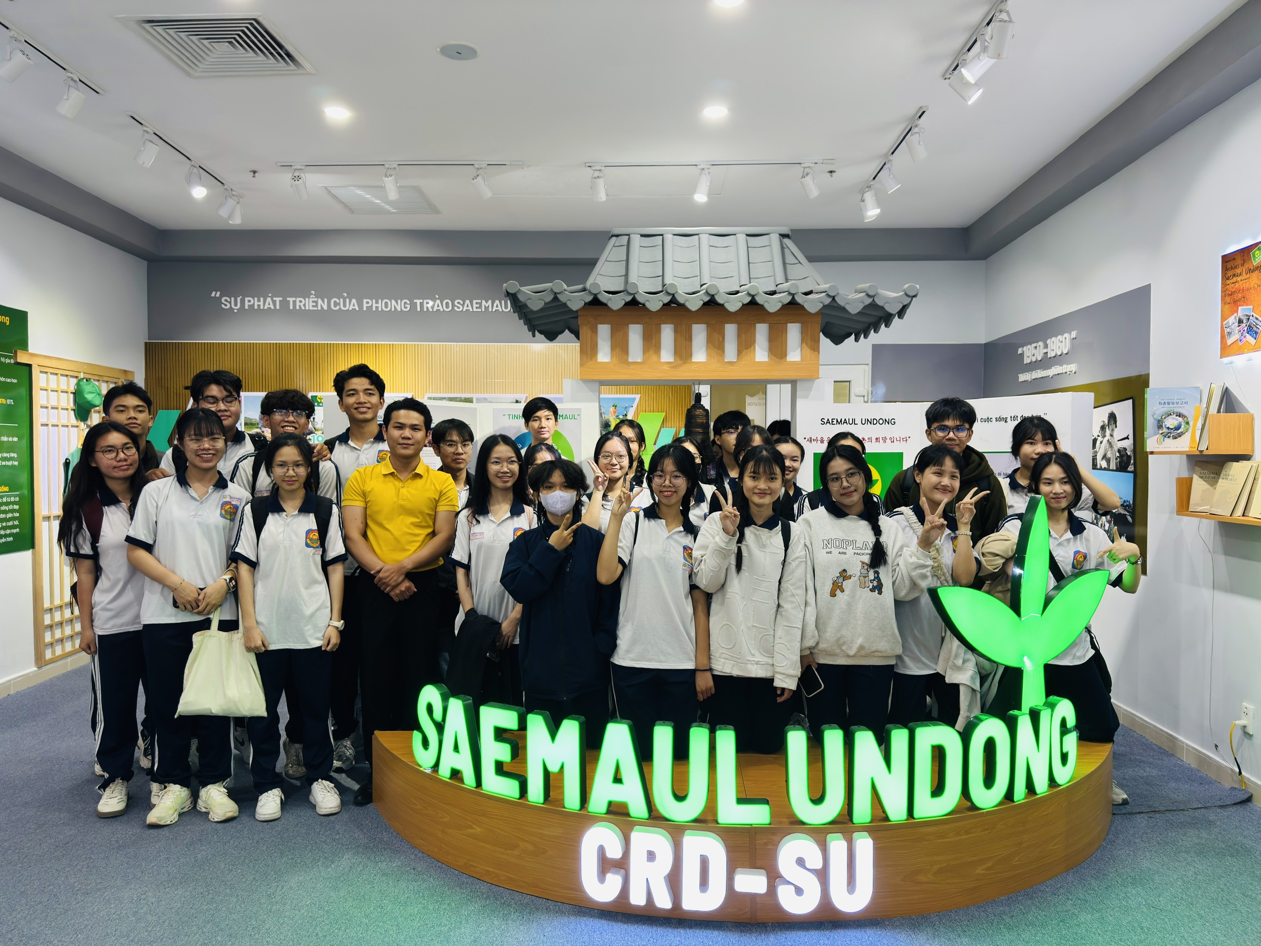 TT.PTNT-SU chào mừng đoàn học sinh Trường THPT Ngô Quyền tỉnh Đồng Nai đến tham quan