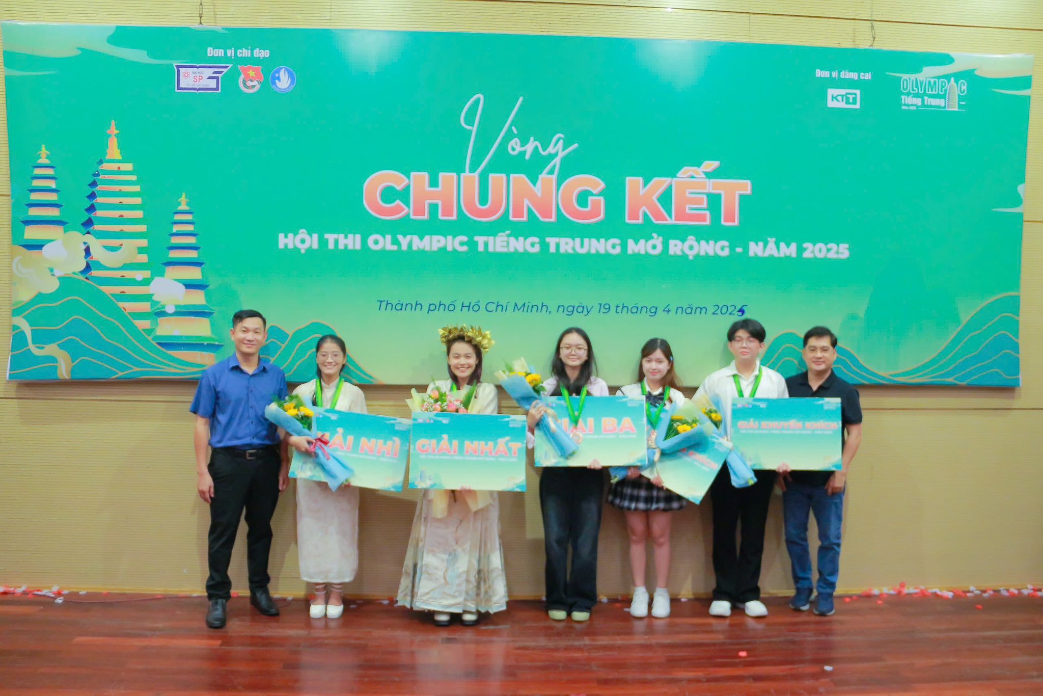 Sinh viên chuyên ngành Trung Quốc học đạt Giải Nhì Cuộc thi Olympic Tiếng Trung 2025