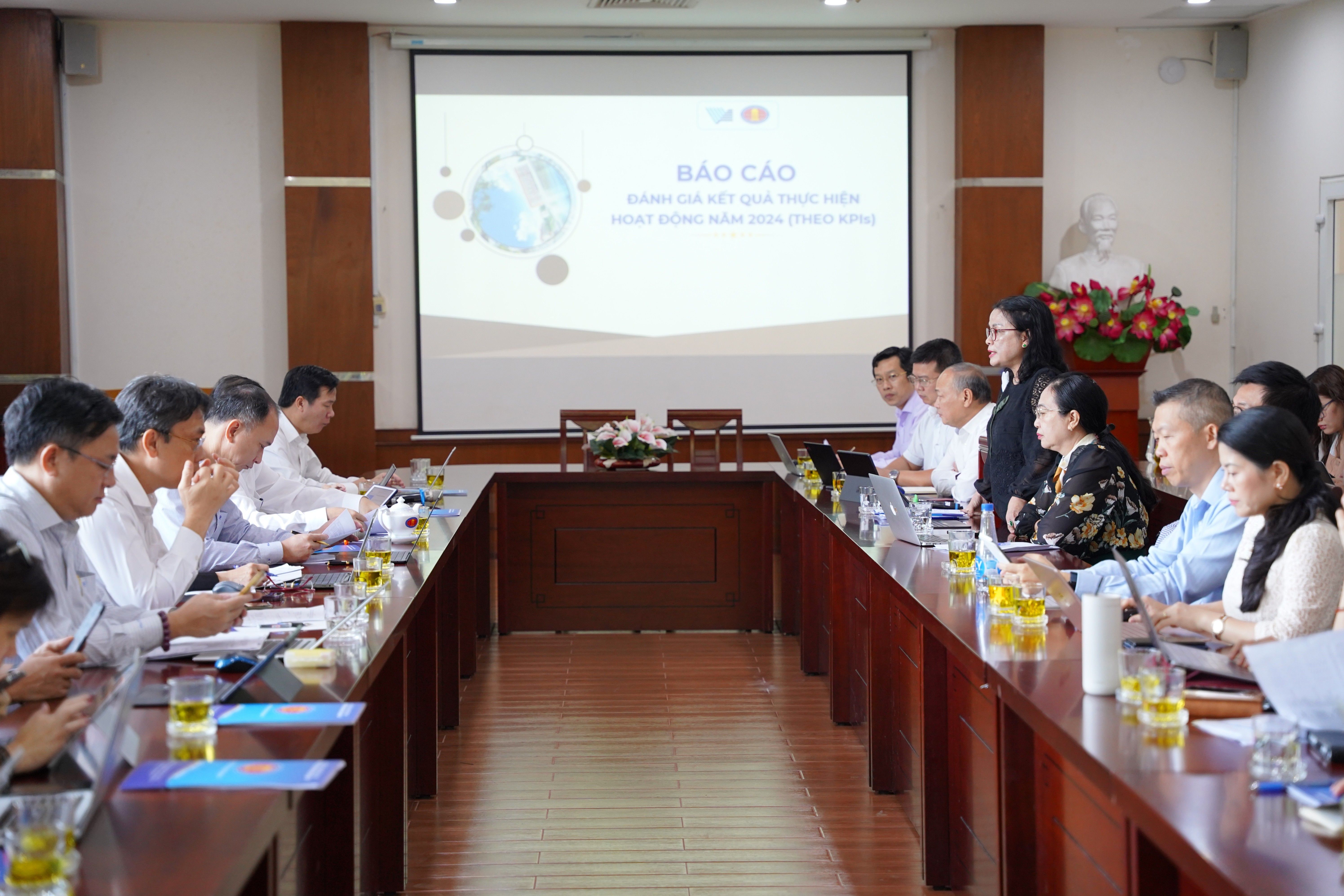 Nhà trường làm việc với ĐHQG-HCM về đánh giá kết quả hoạt động năm 2024 và kế hoạch hoạt động năm 2025