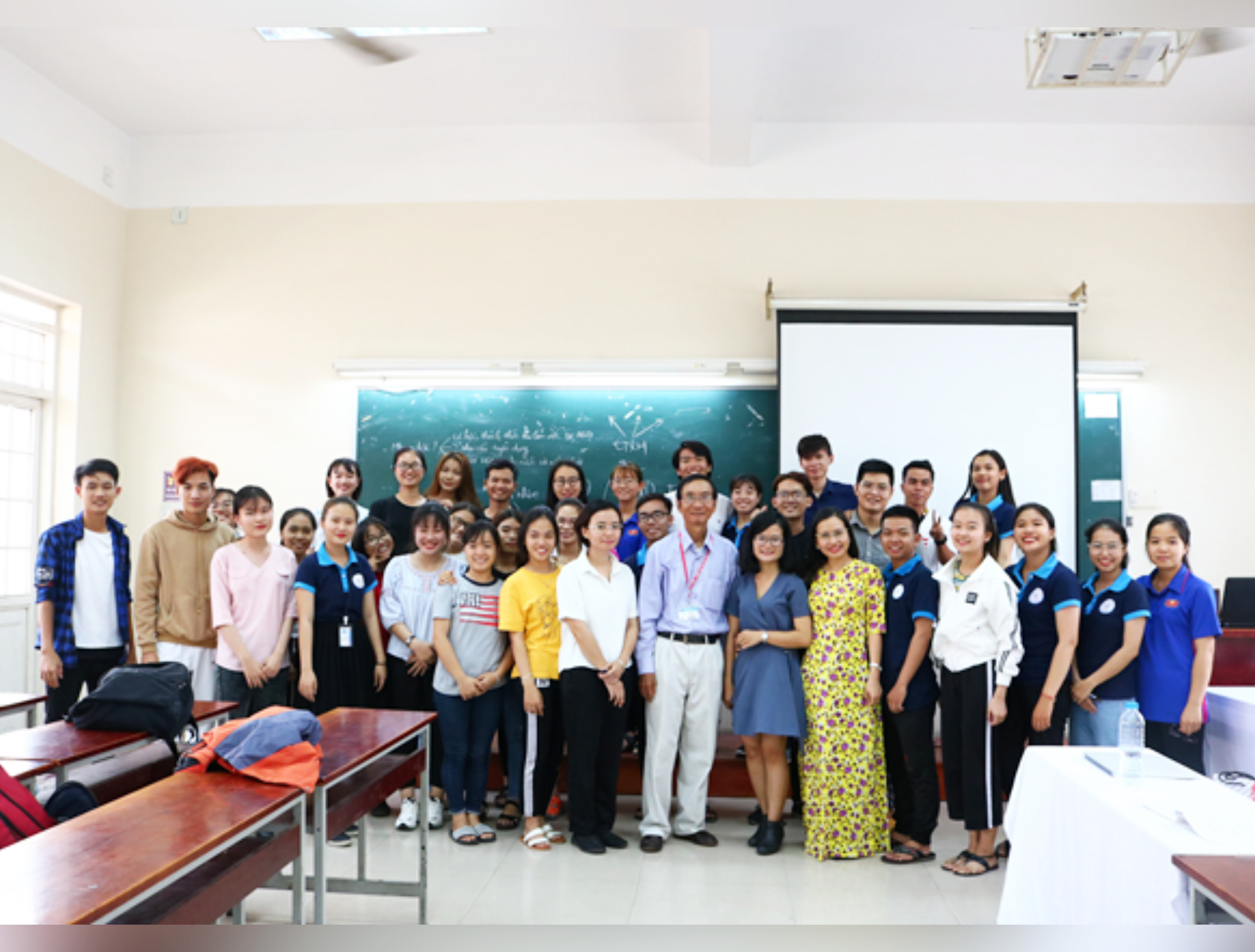 ThS. Đỗ Ngọc Thảo chia sẻ cùng giảng viên và sinh viên Khoa Công tác xã hội