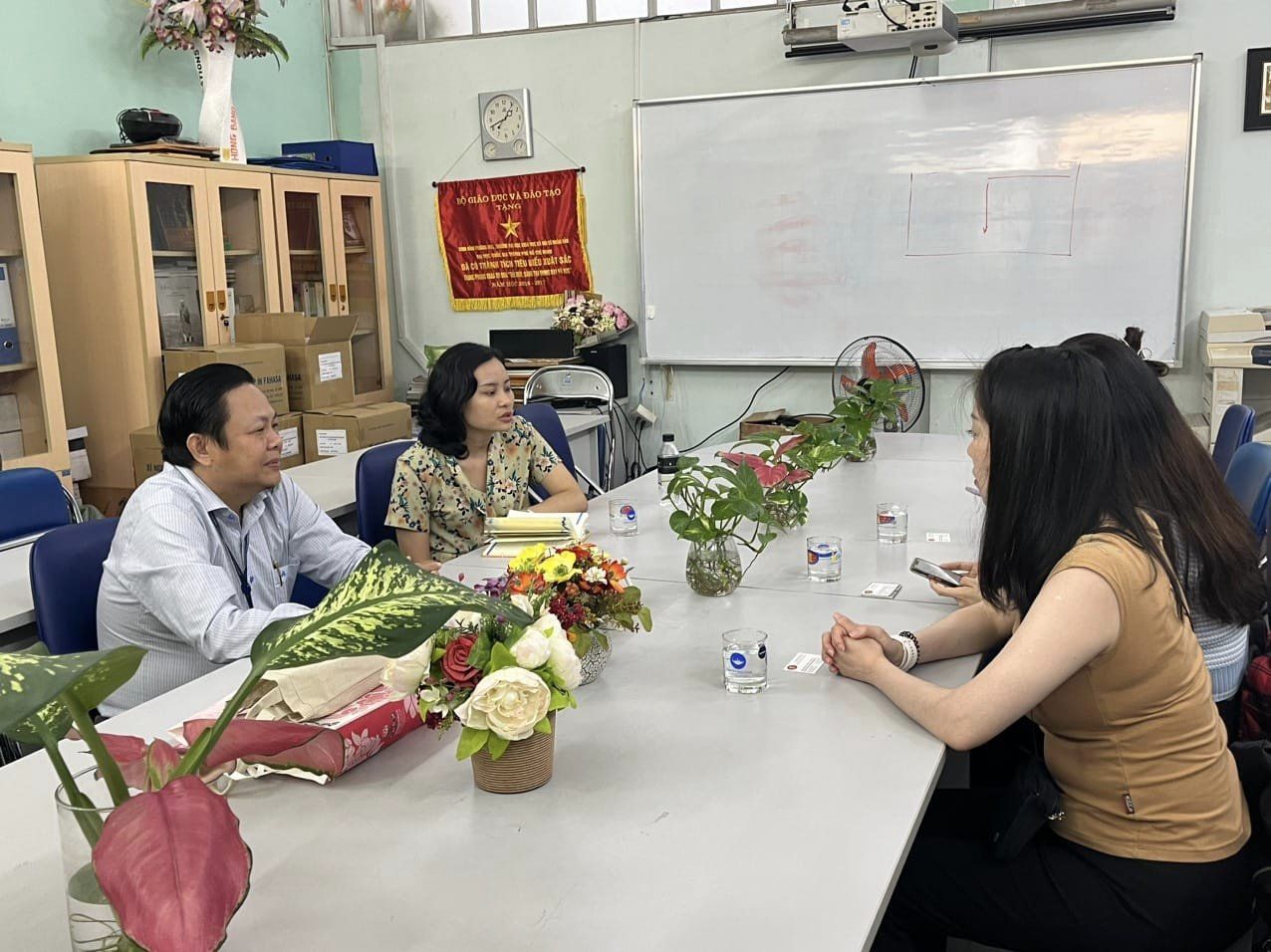 KHOA ĐÔNG PHƯƠNG HỌC LÀM VIỆC VỚI CÔNG TY PRESIDENT TRANSLATION SERVICE