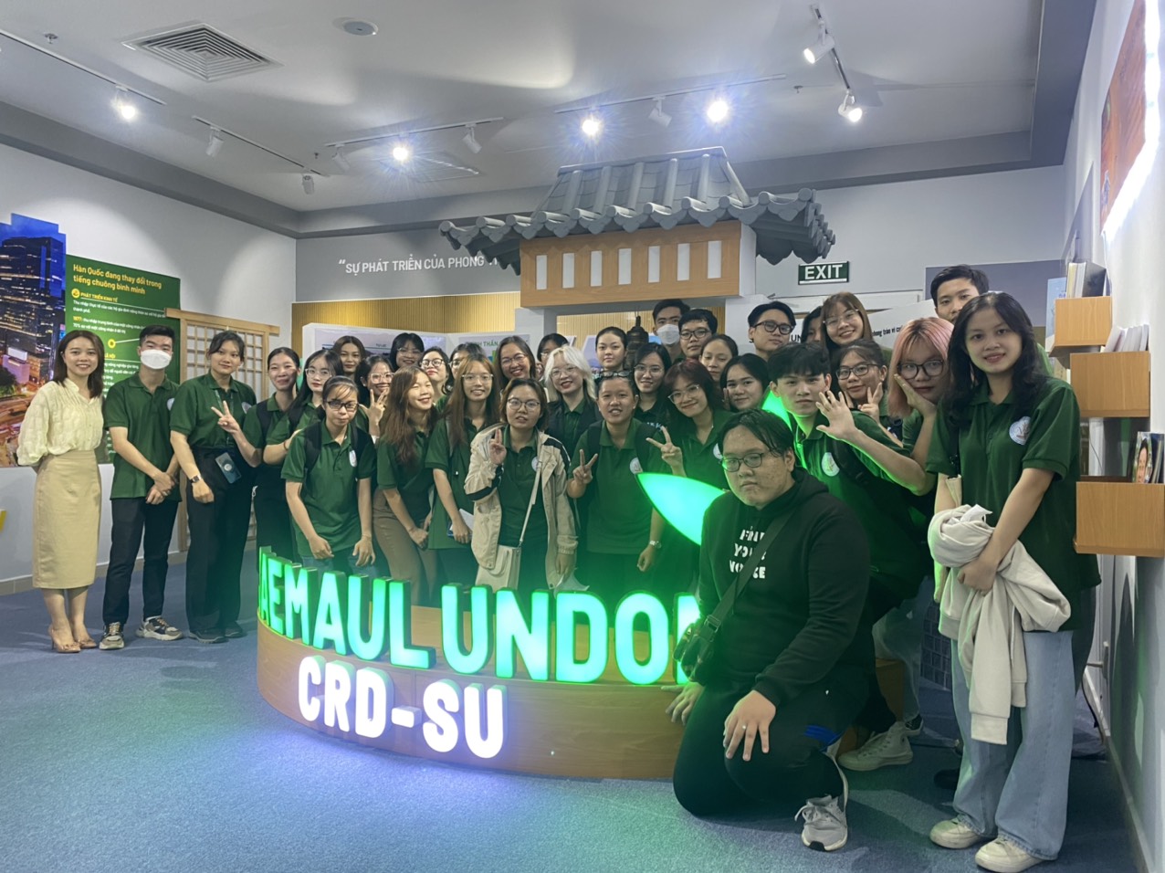 Tiếp đón đoàn sinh viên Khoa Văn hóa học Trường Đại học Văn hóa đến tham quan Phòng trưng bày giáo dục Saemaul và Trung tâm triển lãm thực tế ảo
