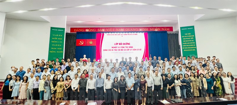 Gần 300 học viên tham gia lớp bồi dưỡng nghiệp vụ công tác Đảng dành cho Bí thư Chi bộ và cấp ủy cơ sở