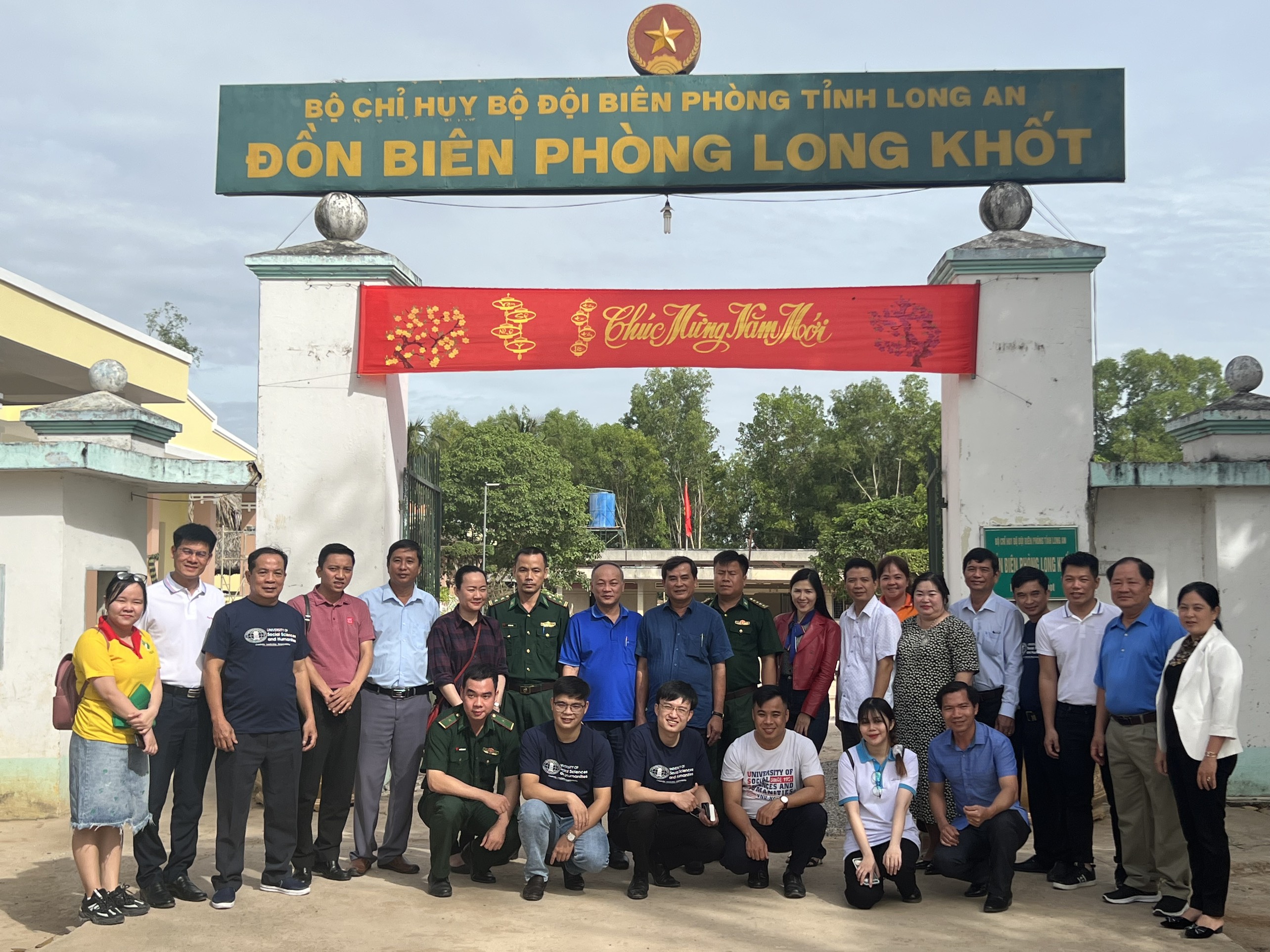 CLB Tuyên giáo sinh hoạt, tìm hiểu thực tế tại huyện ủy Vĩnh Hưng, Long An