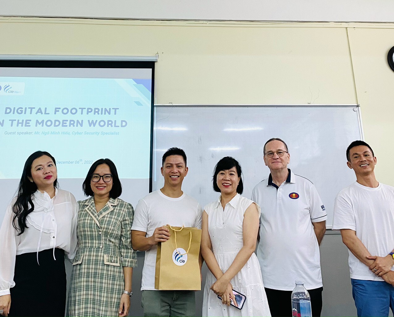Chuyên đề “Digital Footprint in the Modern World”