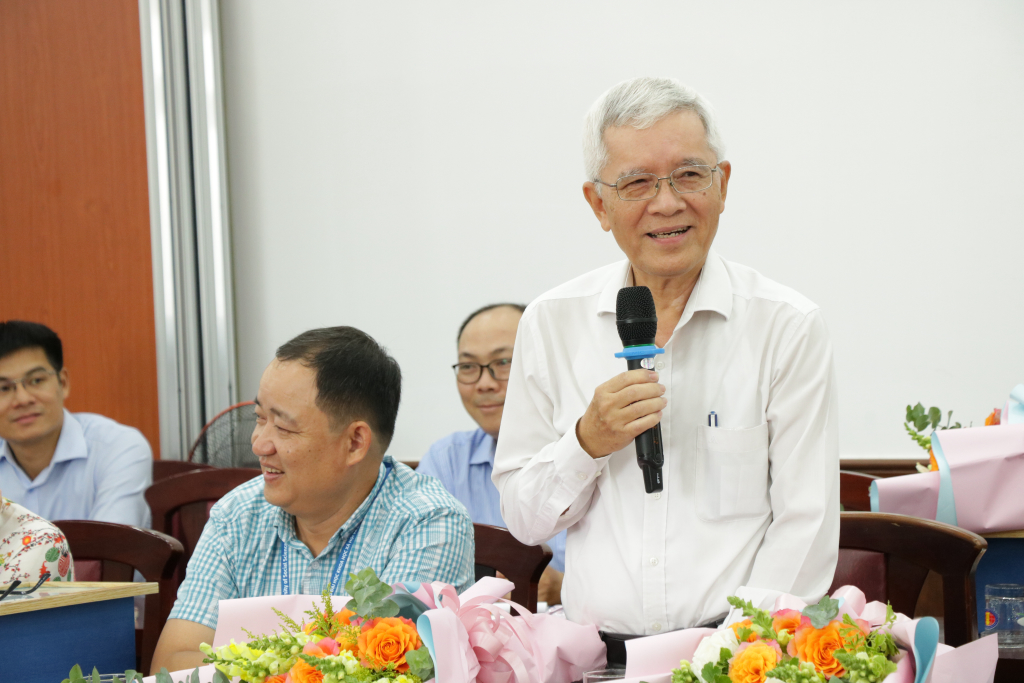 GS.TS Huỳnh Như Phương chia sẻ về những kỷ niệm với Trường - Ảnh: Mỹ Hân