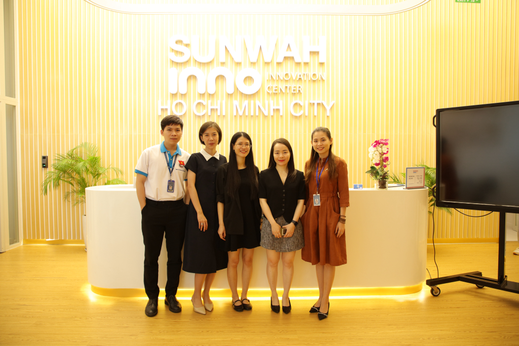 Đại diện Sunwah và Nhà trường tham dự sự kiện - Ảnh: Lý Nguyên