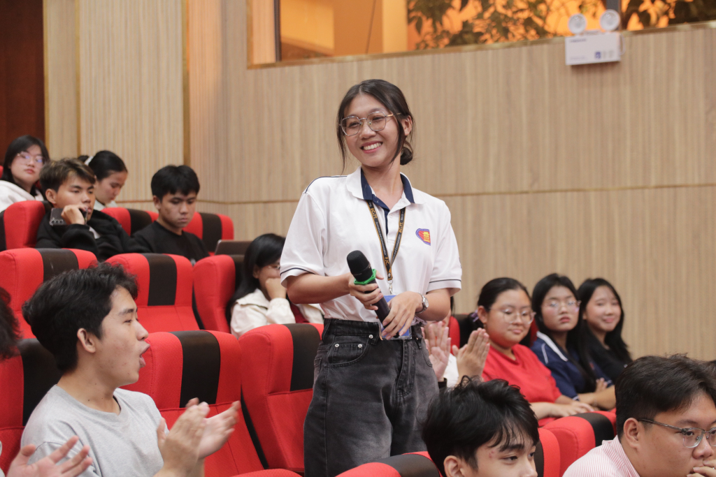 Phương Thảo mong muốn tiếp tục đồng hành cùng mentee của mình trong những chặng đường học tập sắp tới - Ảnh: MINH PHƯƠNG