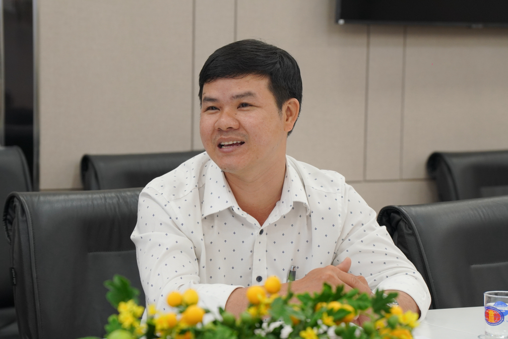 ThS. Đinh Văn Thạch khẳng định cơ sở vật chất và trang thiết bị của Nhà trường hoàn toàn đủ năng lực để triển khai mô hình lớp học vệ tinh - Ảnh: ĐÌNH VINH