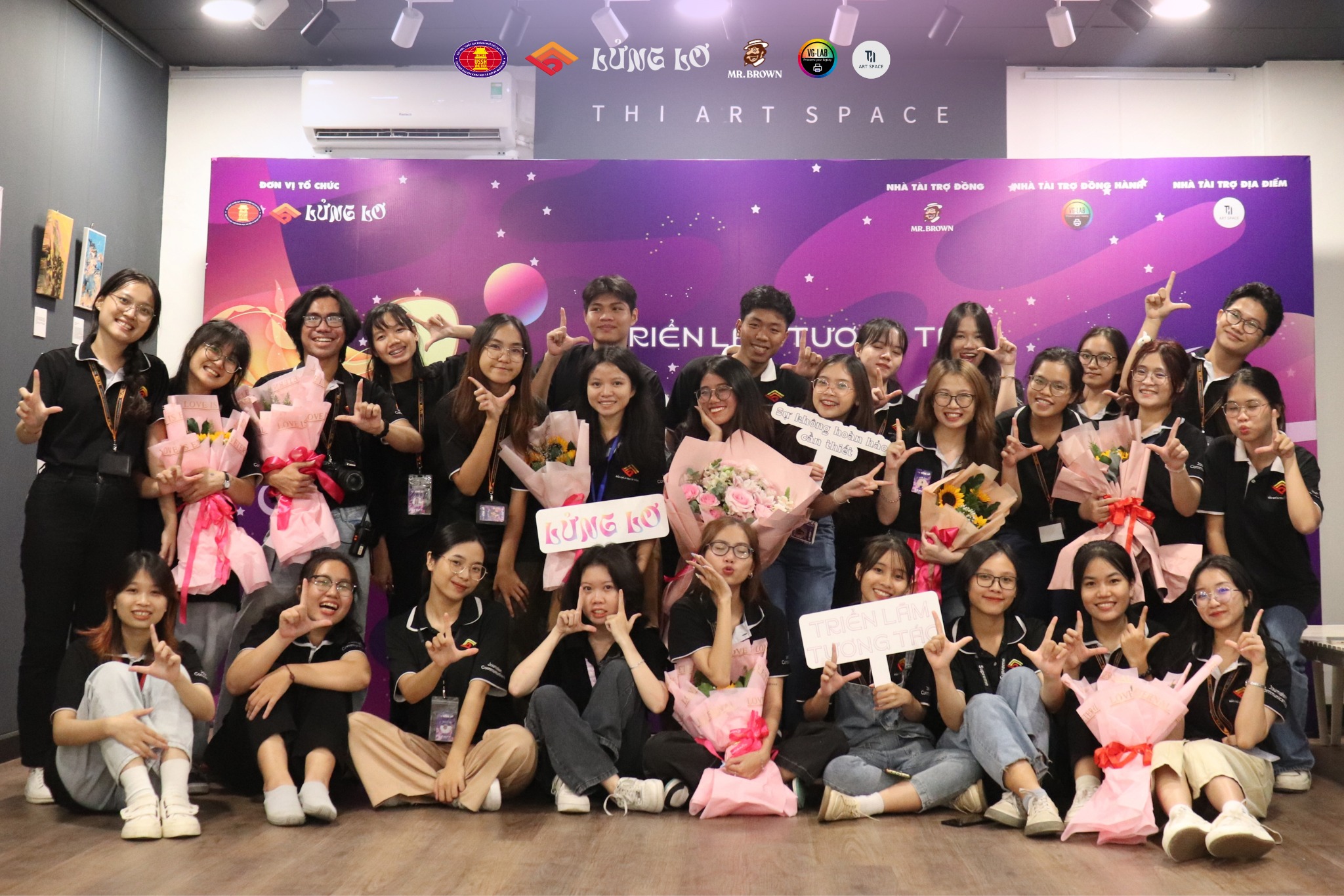 “MÌNH YÊU KHOẢNH KHẮC “LỬNG LƠ” NÀY VÌ NÓ CHO MÌNH THỜI GIAN ĐỂ NHÌN LẠI MỌI THỨ”