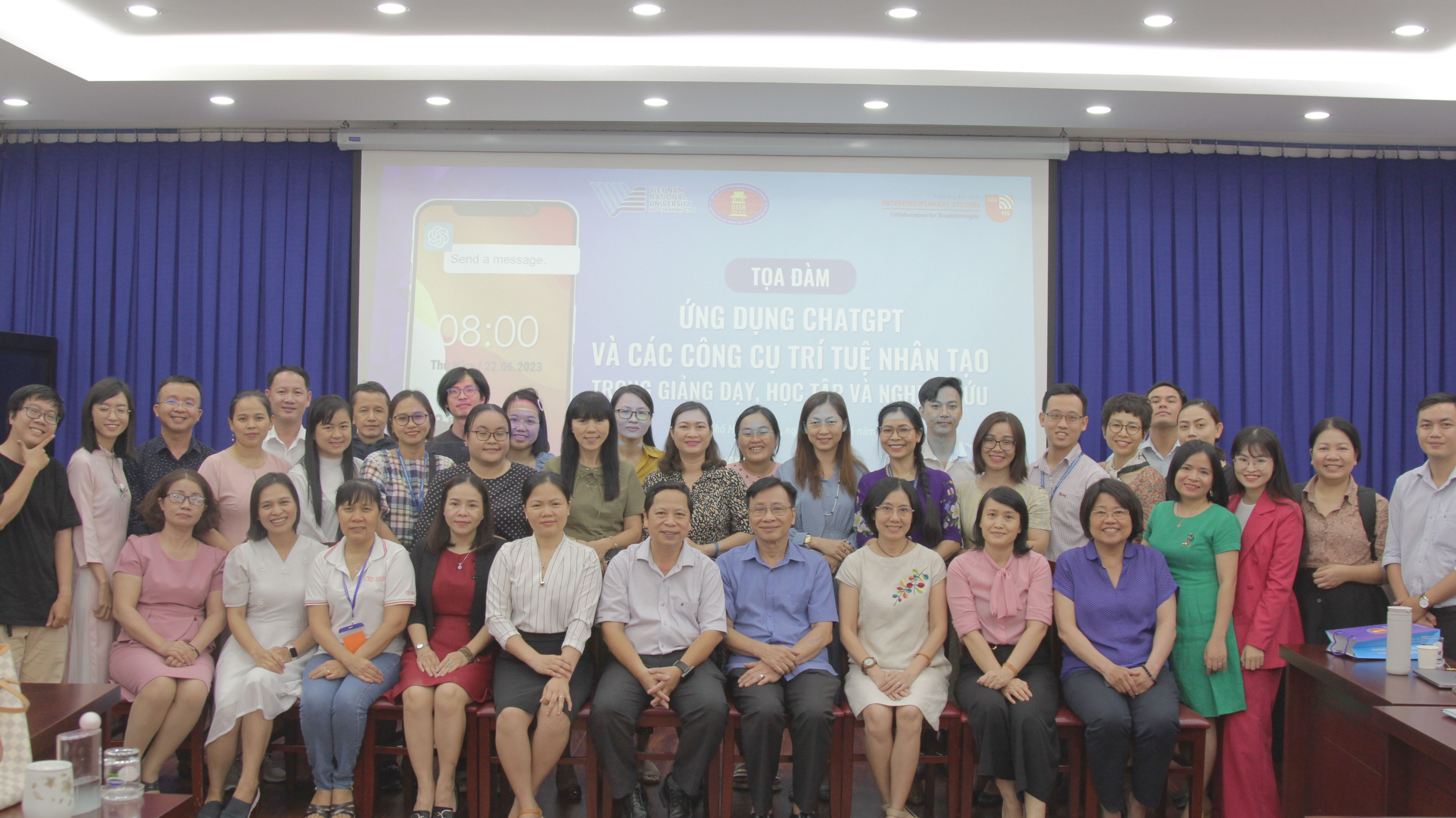 Tọa đàm khoa học: "Ứng dụng ChatGPT và các công cụ trí tuệ nhân tạo trong giảng dạy, nghiên cứu"