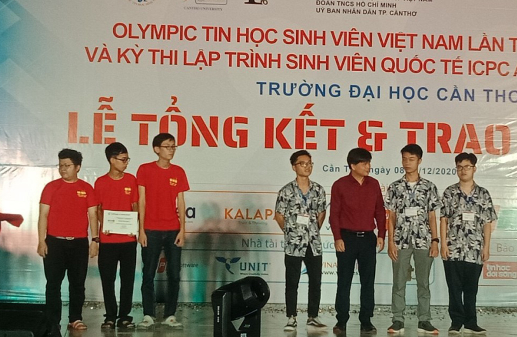 Sinh viên Khoa TV-TTH góp mặt trong đội tuyển Trường đạt giải cao tại Kỳ thi Olympic Tin học sinh viên Việt Nam và Kỳ thi Lập trình sinh viên quốc tế ICPC ASIA năm 2020