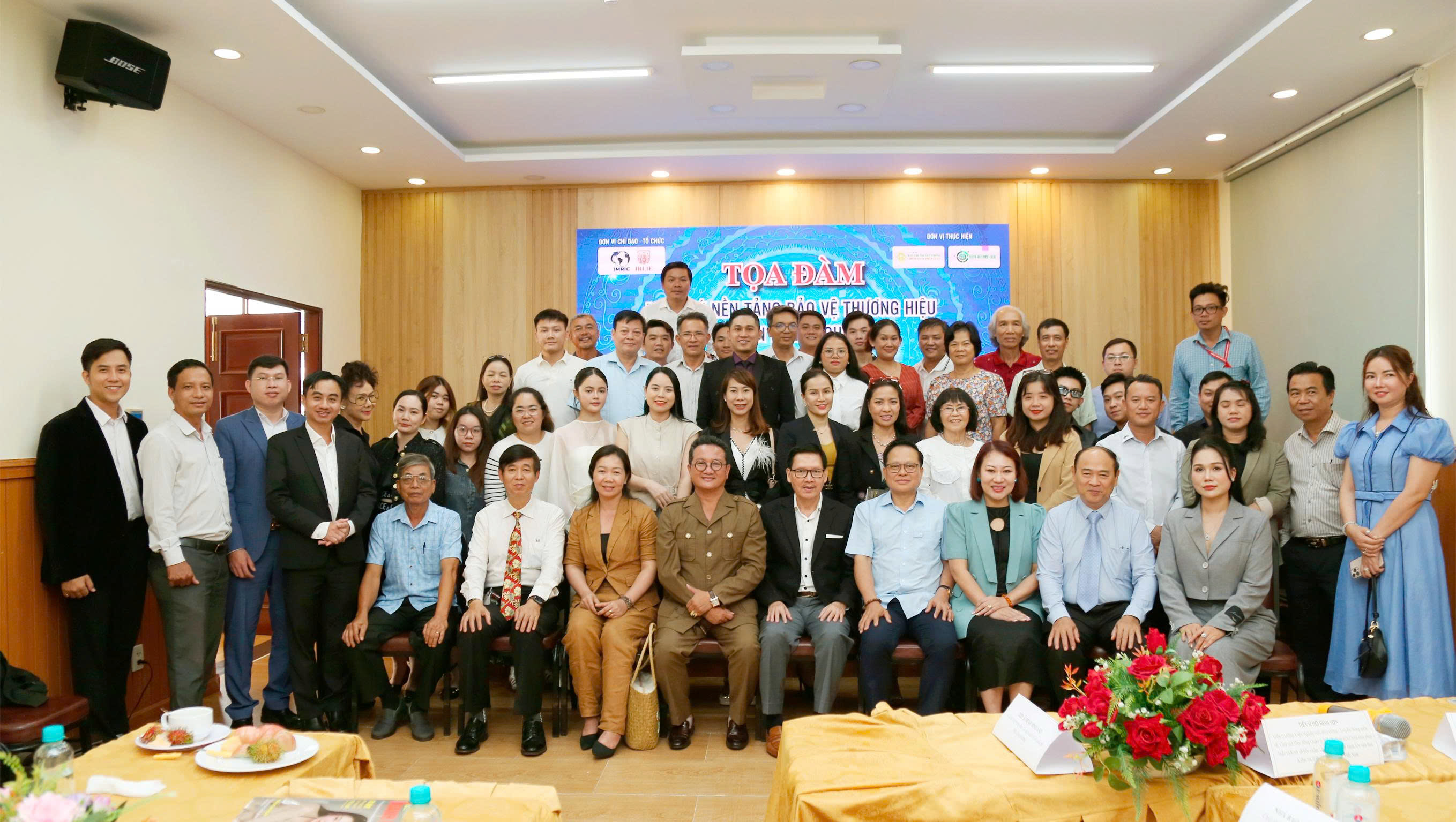 PGS.TS Phan Thị Hồng Xuân tham dự và phát biểu tại Tọa đàm khoa học “Pháp lý – nền tảng bảo vệ thương hiệu nông sản, làng nghề xanh” lần I