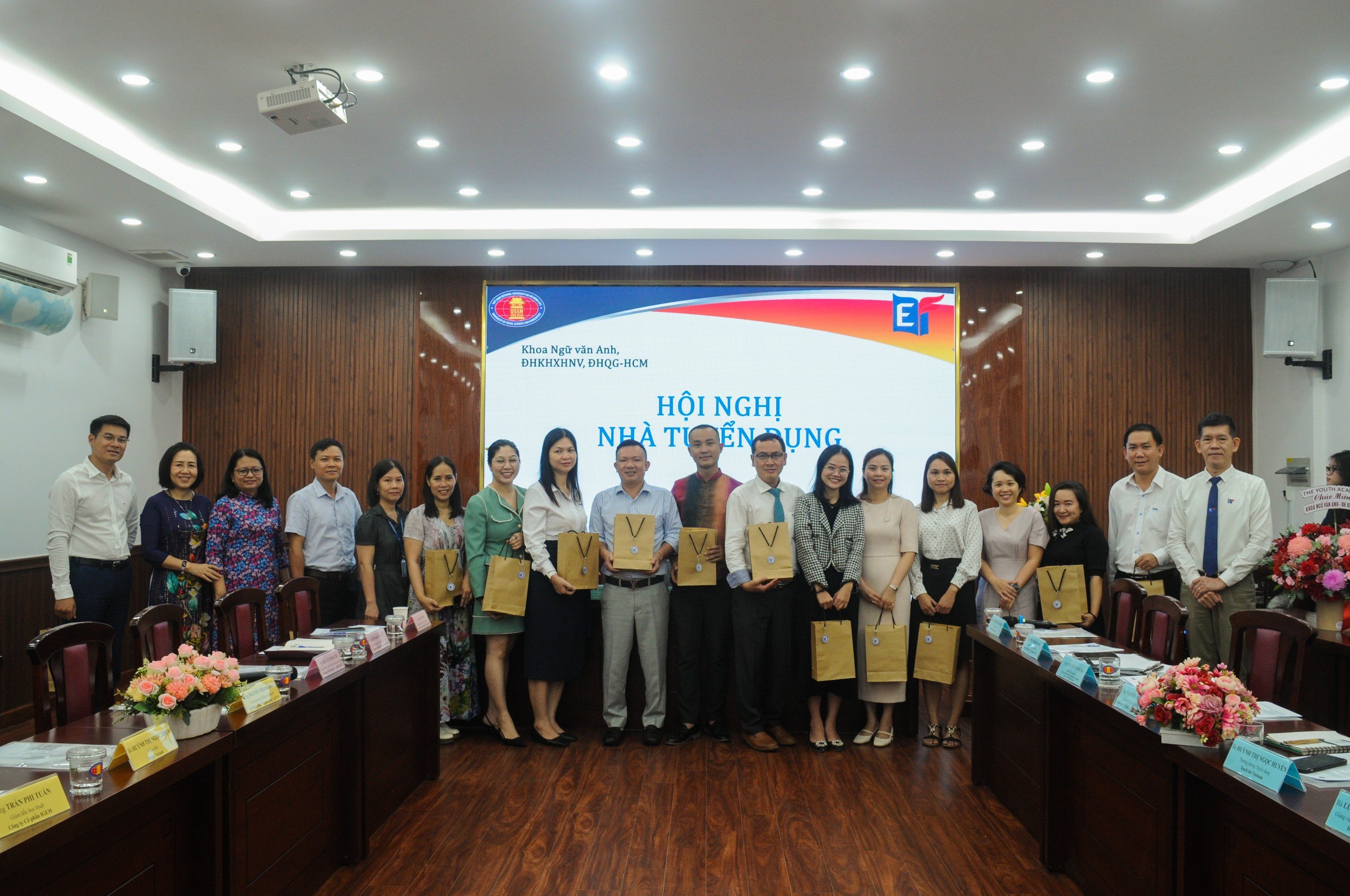 HỘI NGHỊ LẤY Ý KIẾN CÁC BÊN LIÊN QUAN KHOA NGỮ VĂN ANH 2024