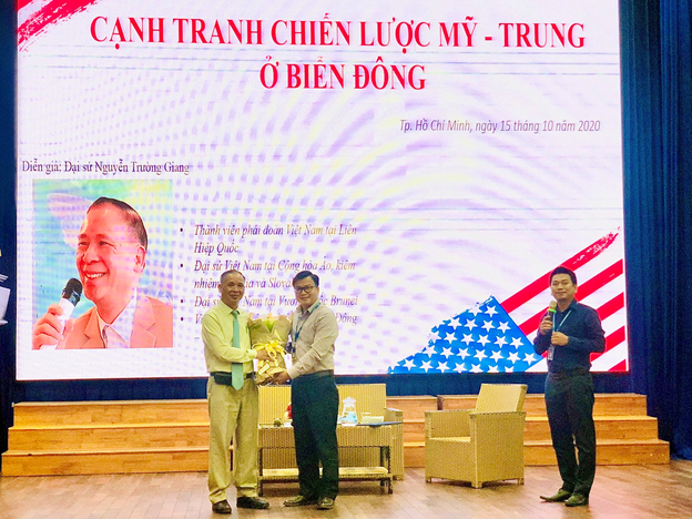 Cạnh tranh Mỹ-Trung ở Biển Đông: Cơ hội từ những thách thức
