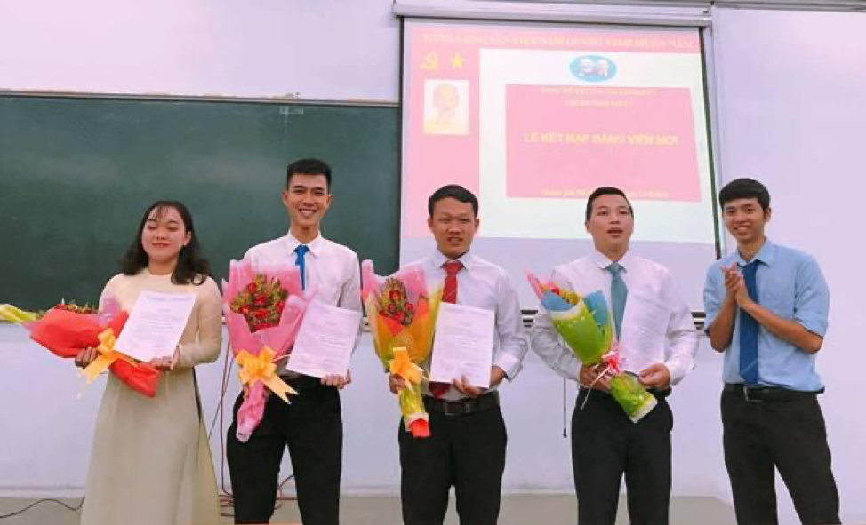 Kết nạp Đảng viên mới cho 02 sinh viên Văn hóa học