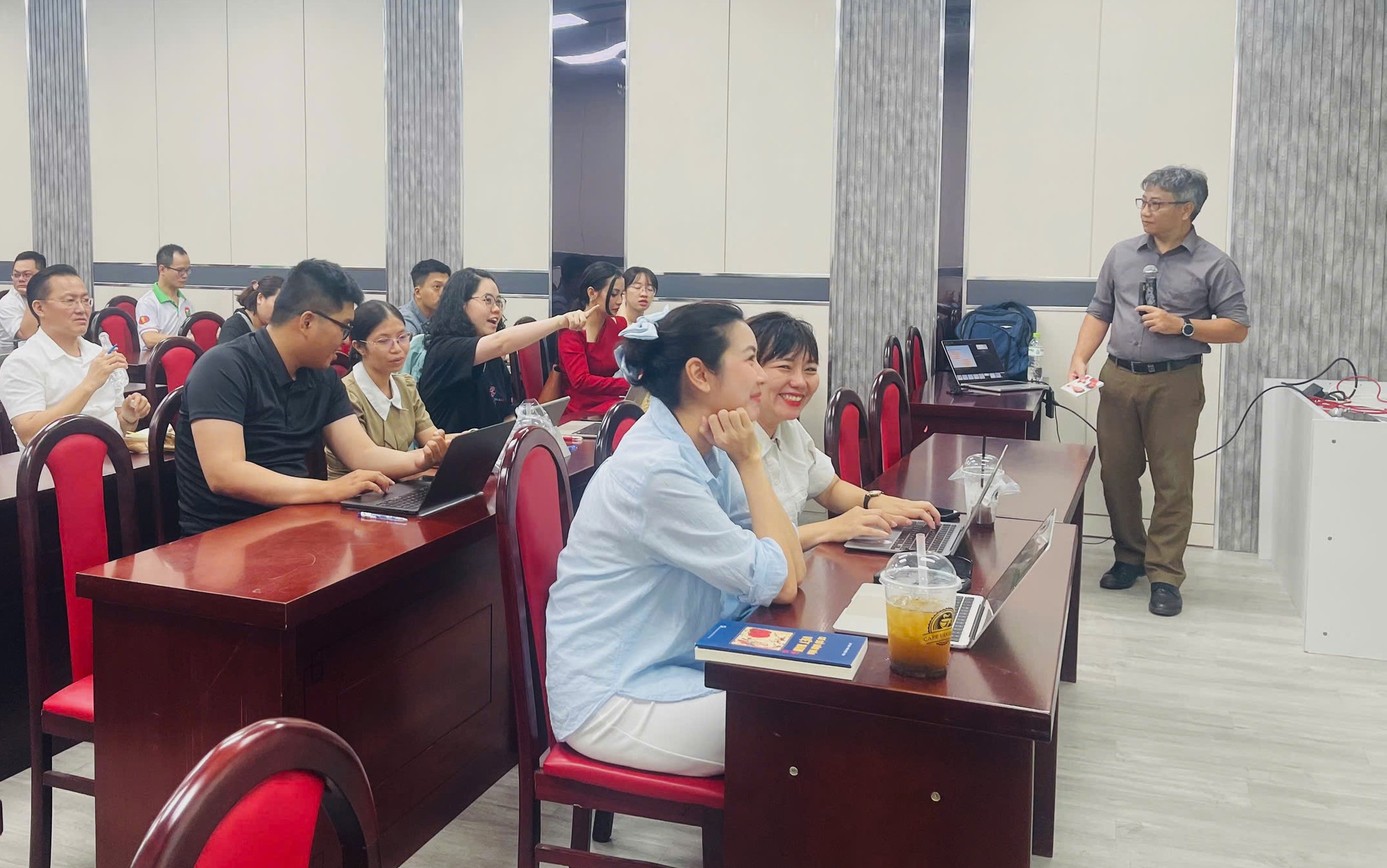 Sinh hoạt khoa học: “Hướng dẫn quản lý cơ sở dữ liệu và trích dẫn trong nghiên cứu”