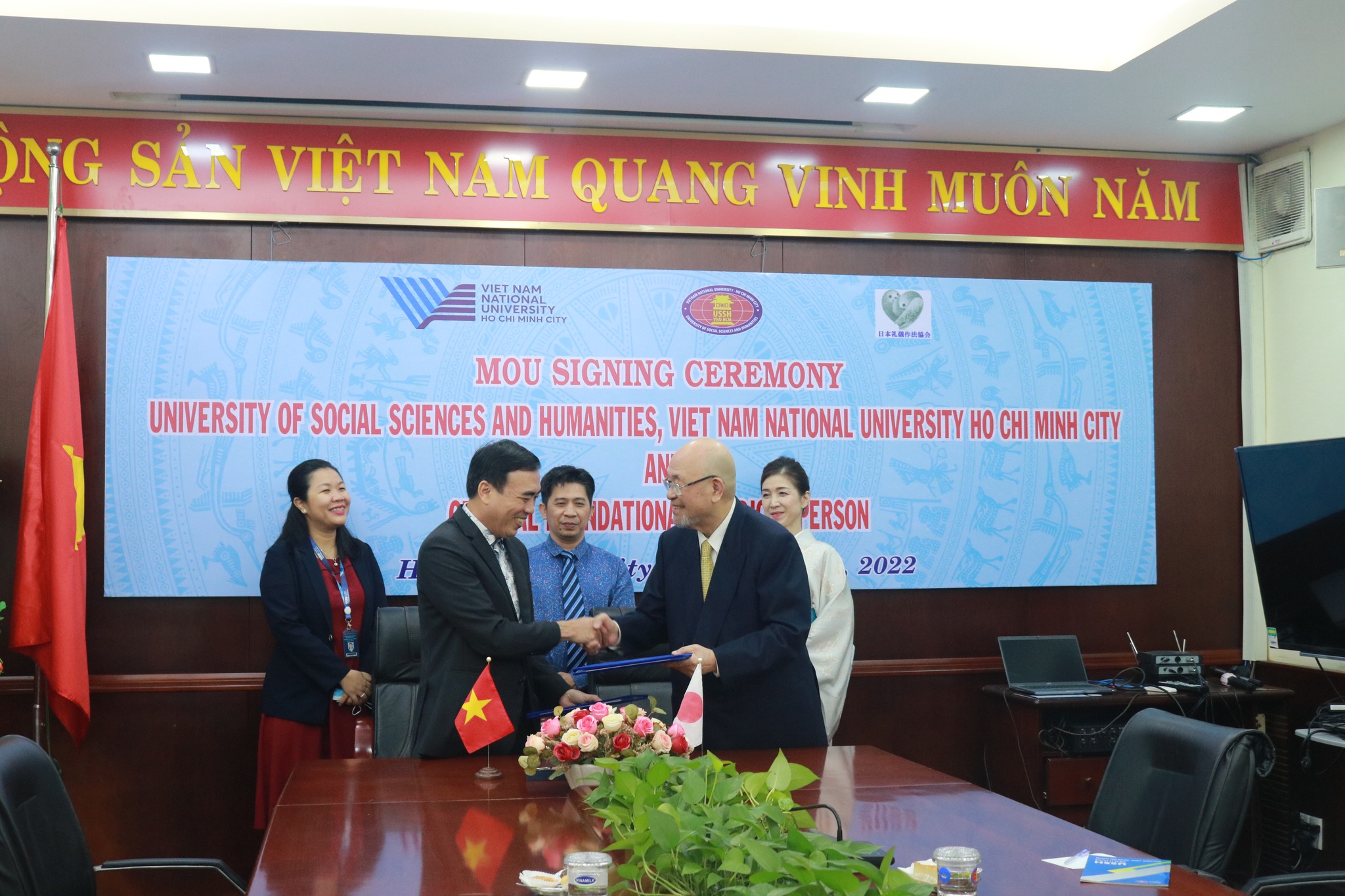 Buổi ký kết văn bản ghi nhớ với Hiệp hội Văn hóa Lễ nghi Ứng xử Nhật Bản