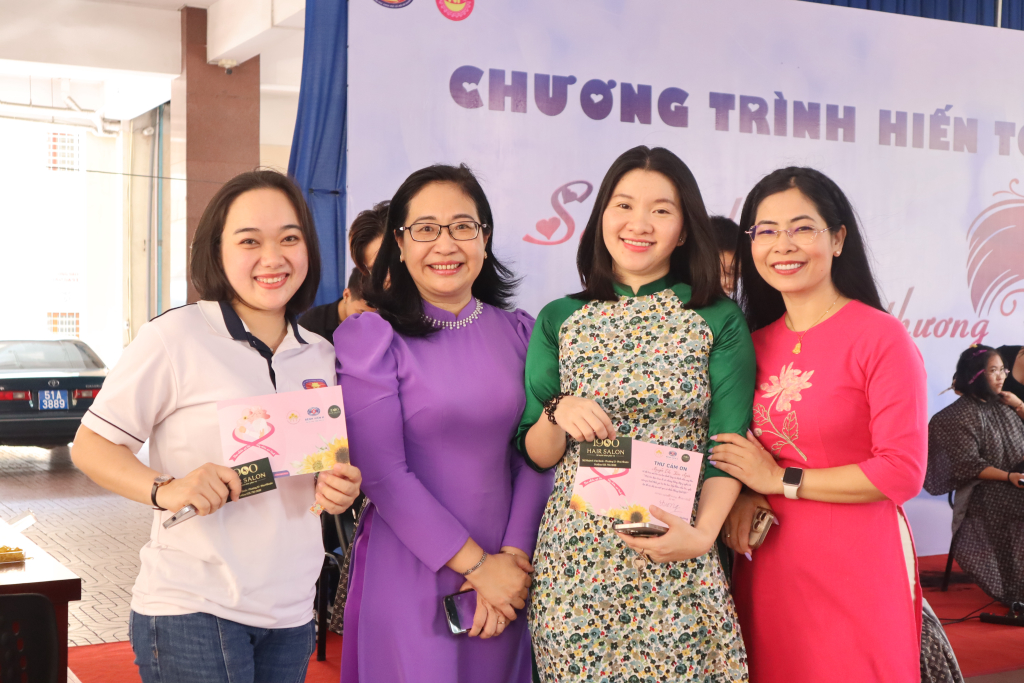 Chương trình diễn ra cũng nhằm gắn kết quý Cô hội viên và thành viên, sinh viên trong mọi hoạt động phục vụ cộng đồng của Nhà trường - Ảnh: Phương Khanh 