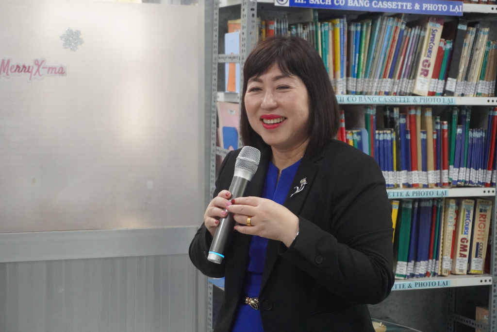 Bà Pamela Dua, với hơn 20 năm kinh nghiệm trong lĩnh vực quản lý nhân sự, đã gửi đến các bạn sinh viên những lời khuyên bổ ích về tuyển dụng - Ảnh: Ngọc Bích