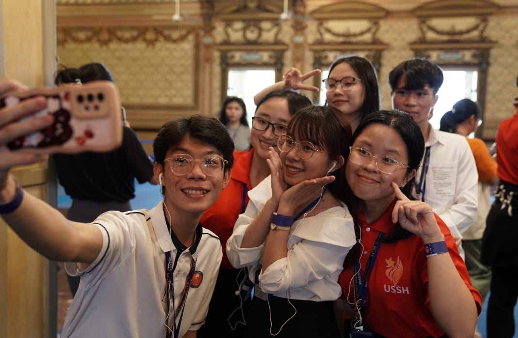 Chi bộ Sinh viên 1 tổ chức sinh hoạt chuyên đề