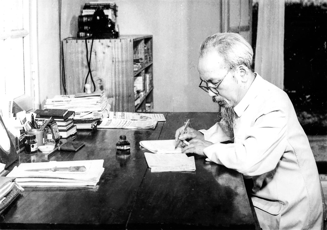 Sáng tạo của Hồ Chí Minh trong vận dụng phương pháp luận Mácxít