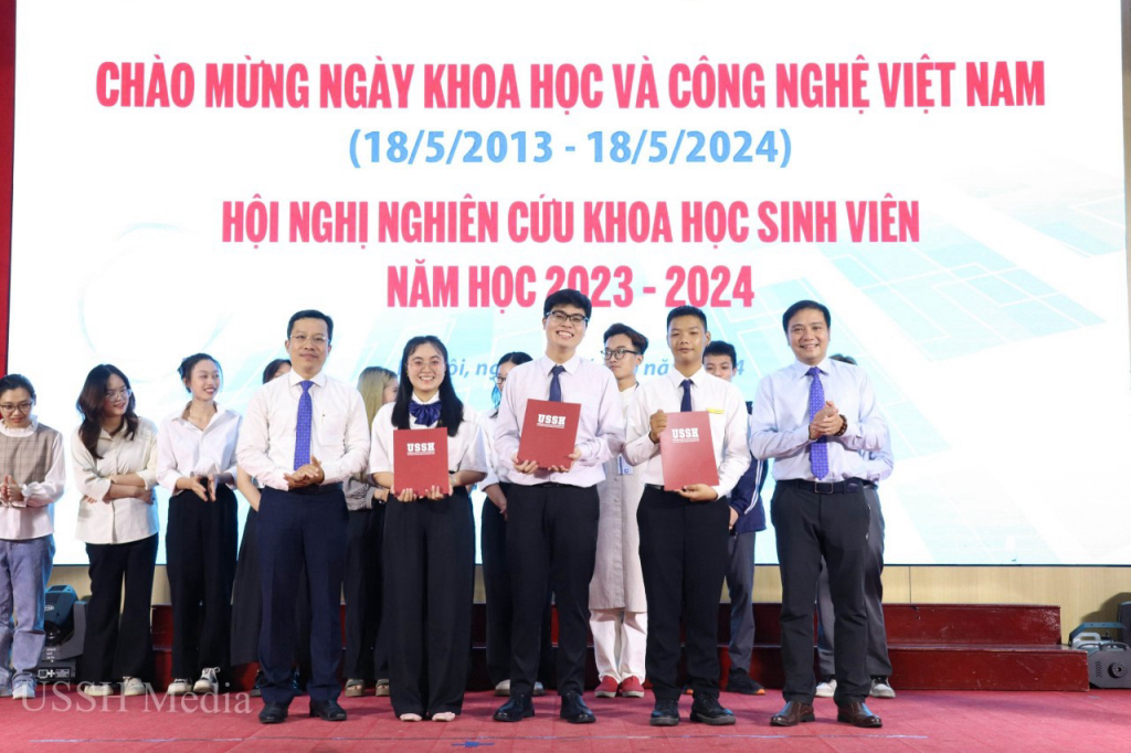 Tăng cường các hoạt động hợp tác trong nghiên cứu khoa học sinh viên giữa hai trường ĐH KHXH&NV