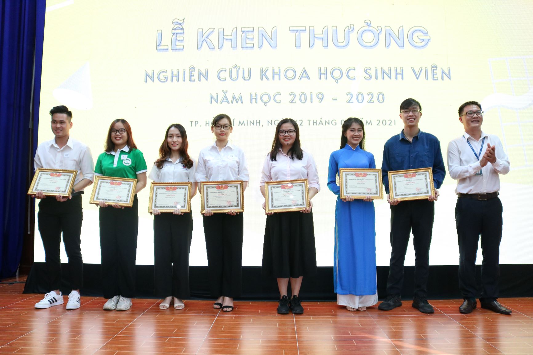 Trao giải thưởng nghiên cứu khoa học sinh viên năm học 2019 - 2020