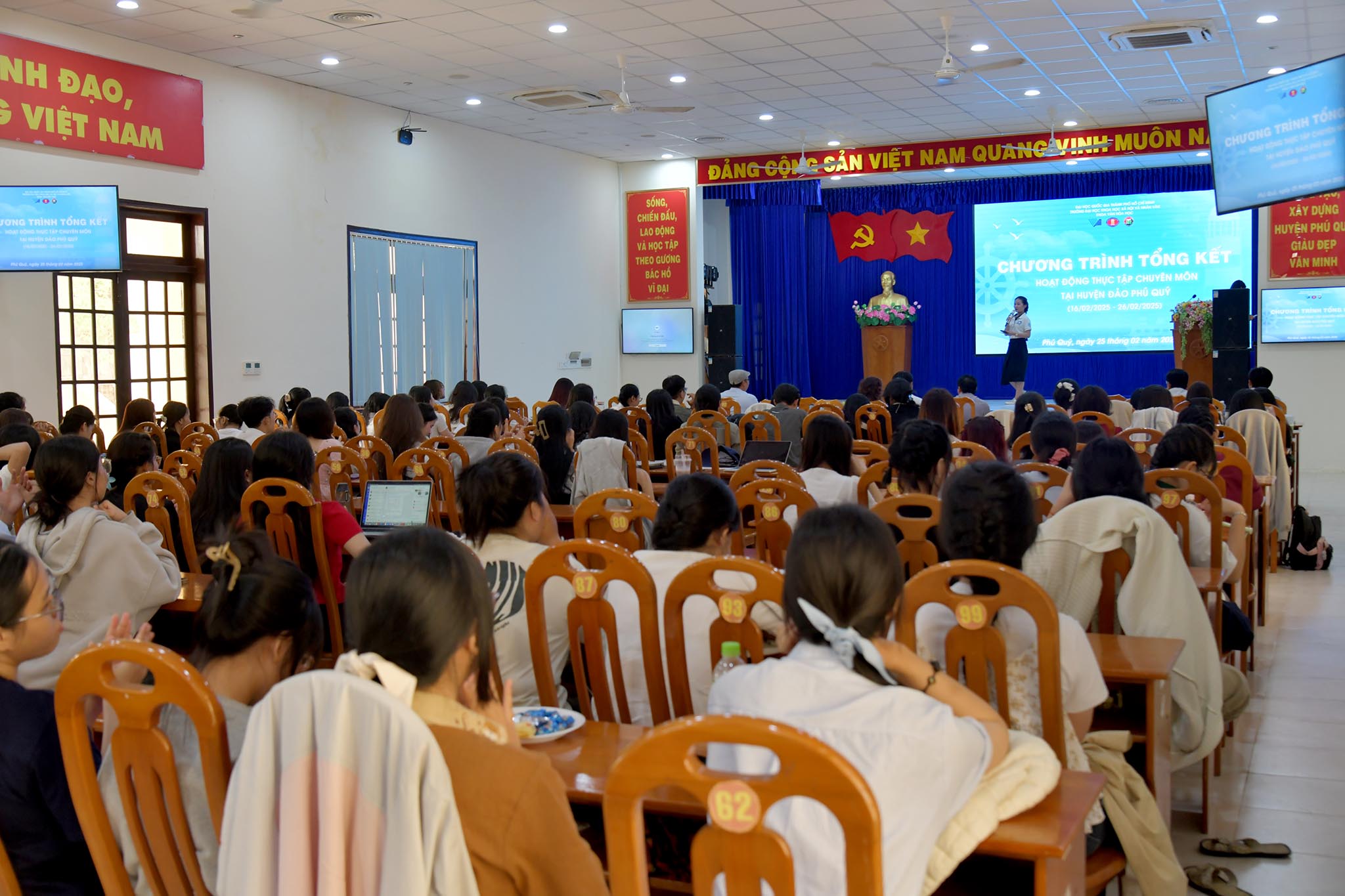 Chương trình Tổng kết hoạt động Thực tập chuyên môn của sinh viên K16, tại huyện đảo Phú Quý