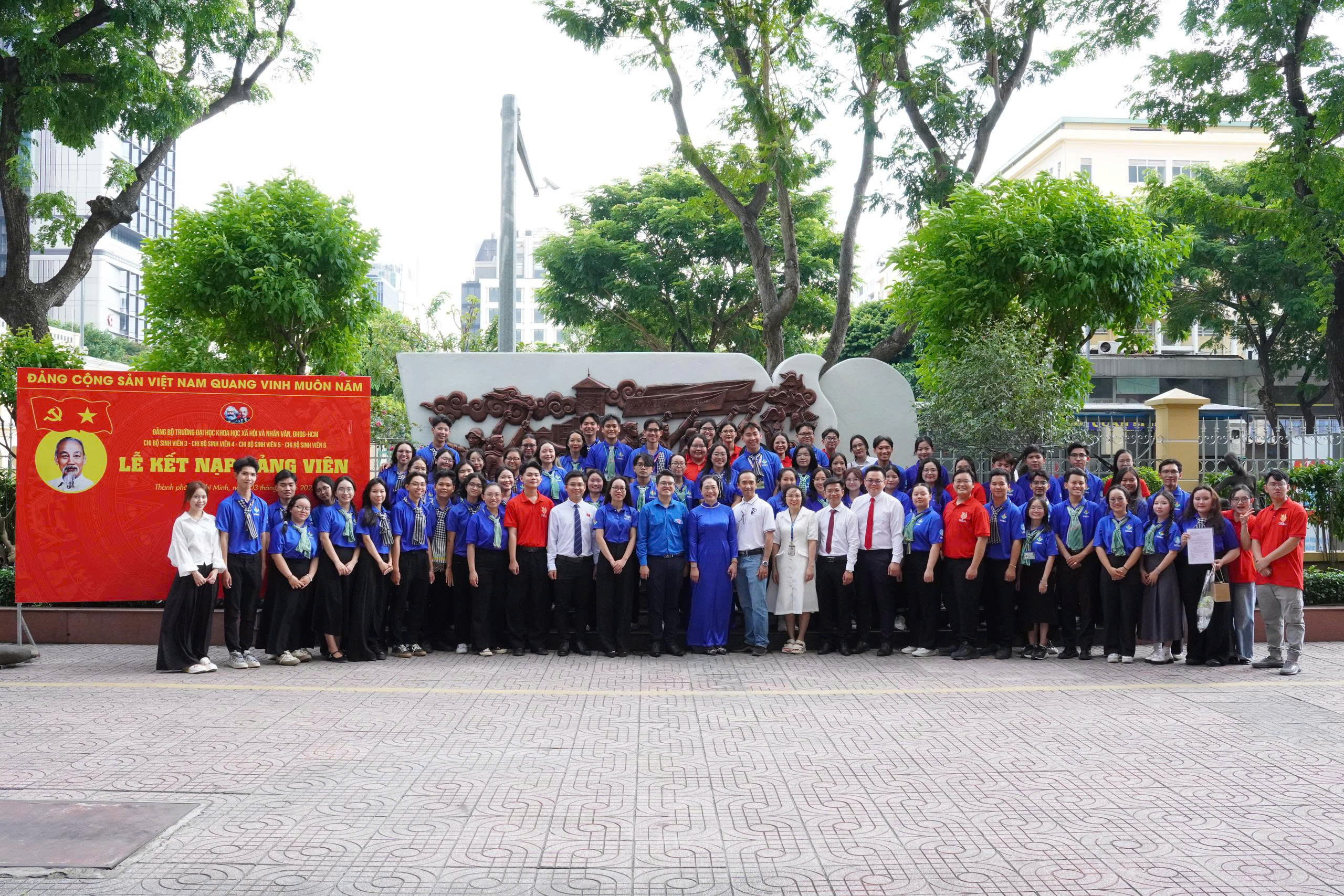 Lễ kết nạp đảng viên mới tháng 8/2025 trong Lễ hội quân Chiến dịch Mùa hè xanh