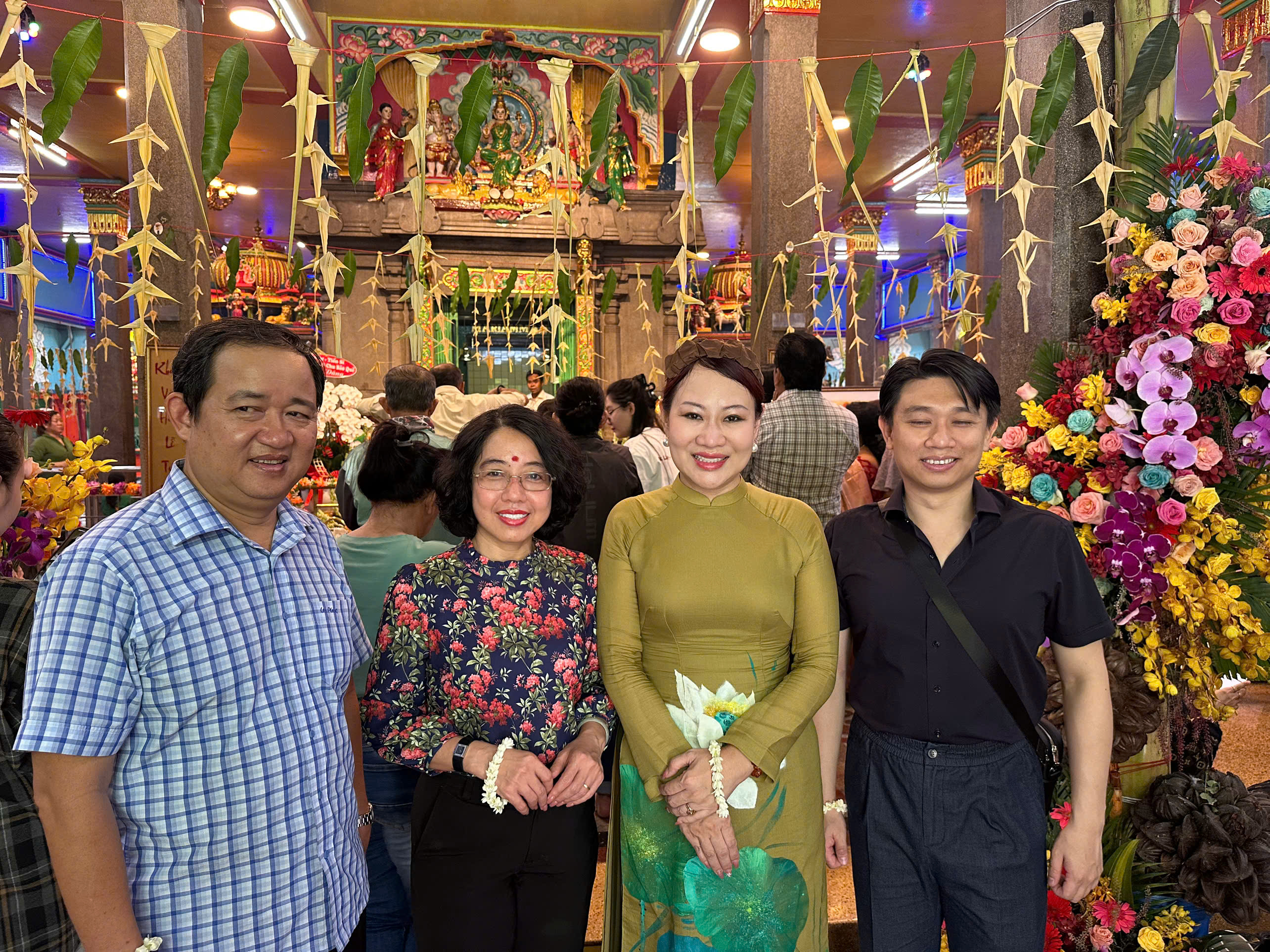 Tham dự lễ vía và công bố quyết định xếp hạng di tích Đền bà Mariamman