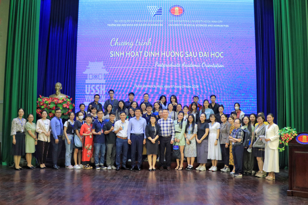 Tập thể học viên khẳng định tiếp tục phấn đấu học tập, nghiên cứu trên chặng đường phát triển sau đại học - Ảnh: Trịnh Minh Phương