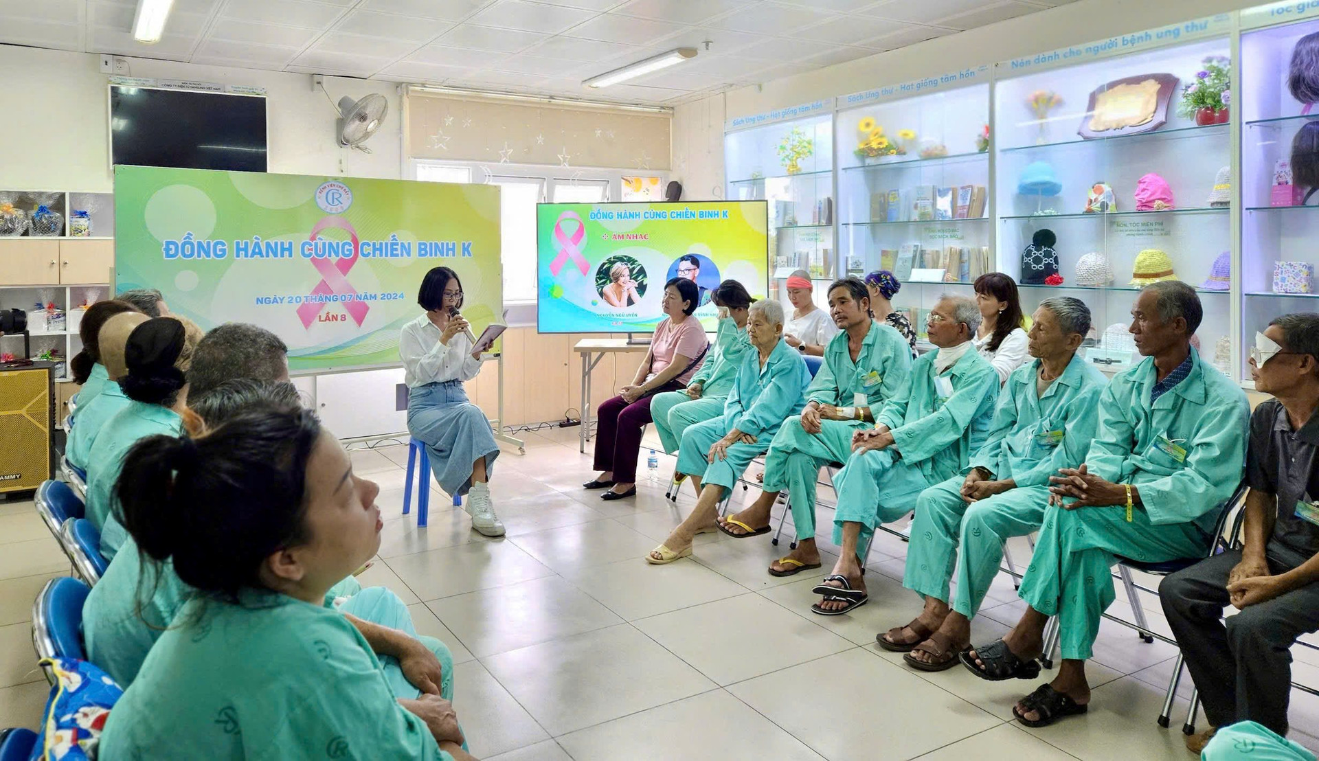Nhà văn Phương Huyền: Người xây dựng cầu nối văn hóa đọc đến cộng đồng