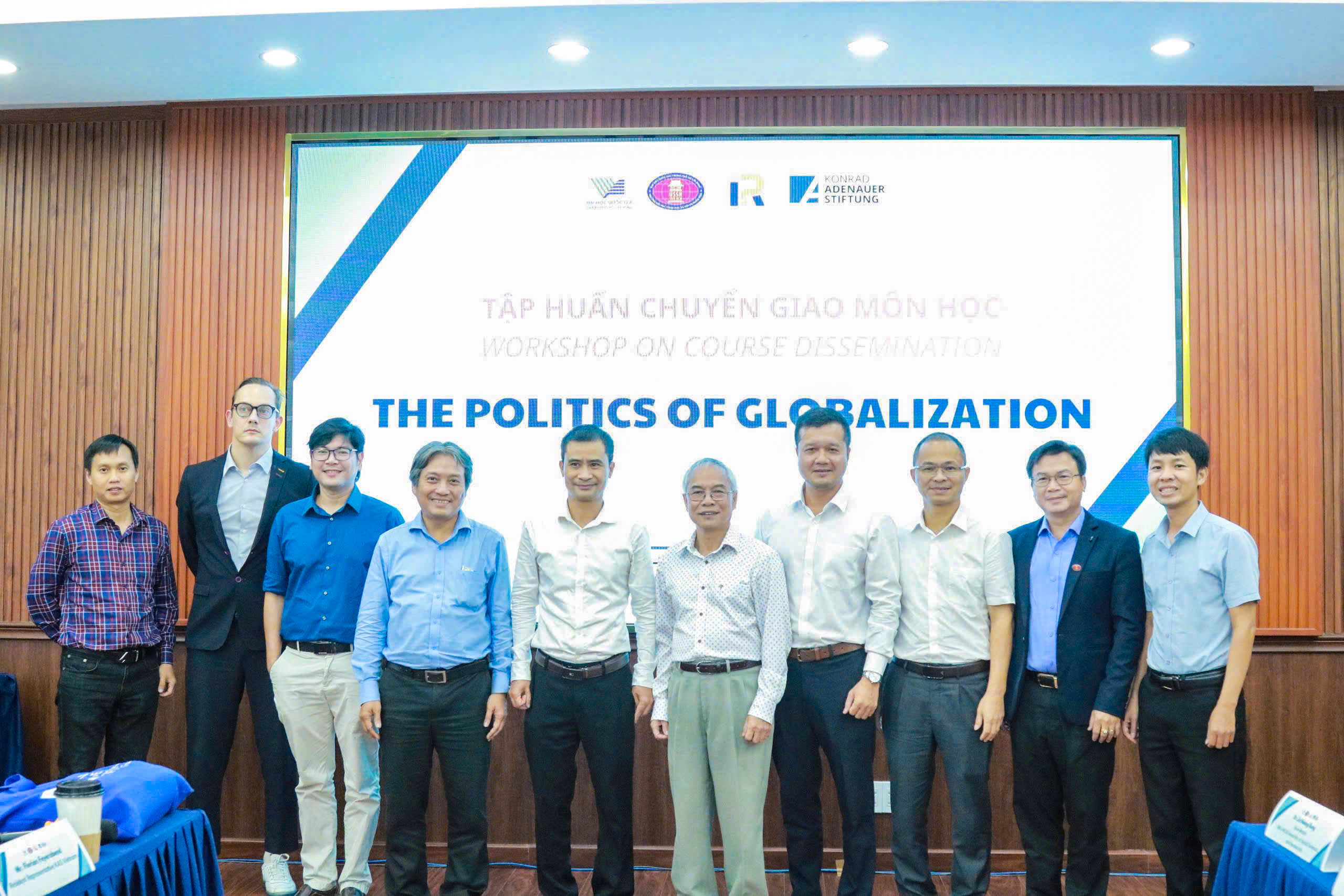 TẬP HUẤN CHUYỂN GIAO MÔN HỌC “THE POLITICS OF GLOBALIZATION”
