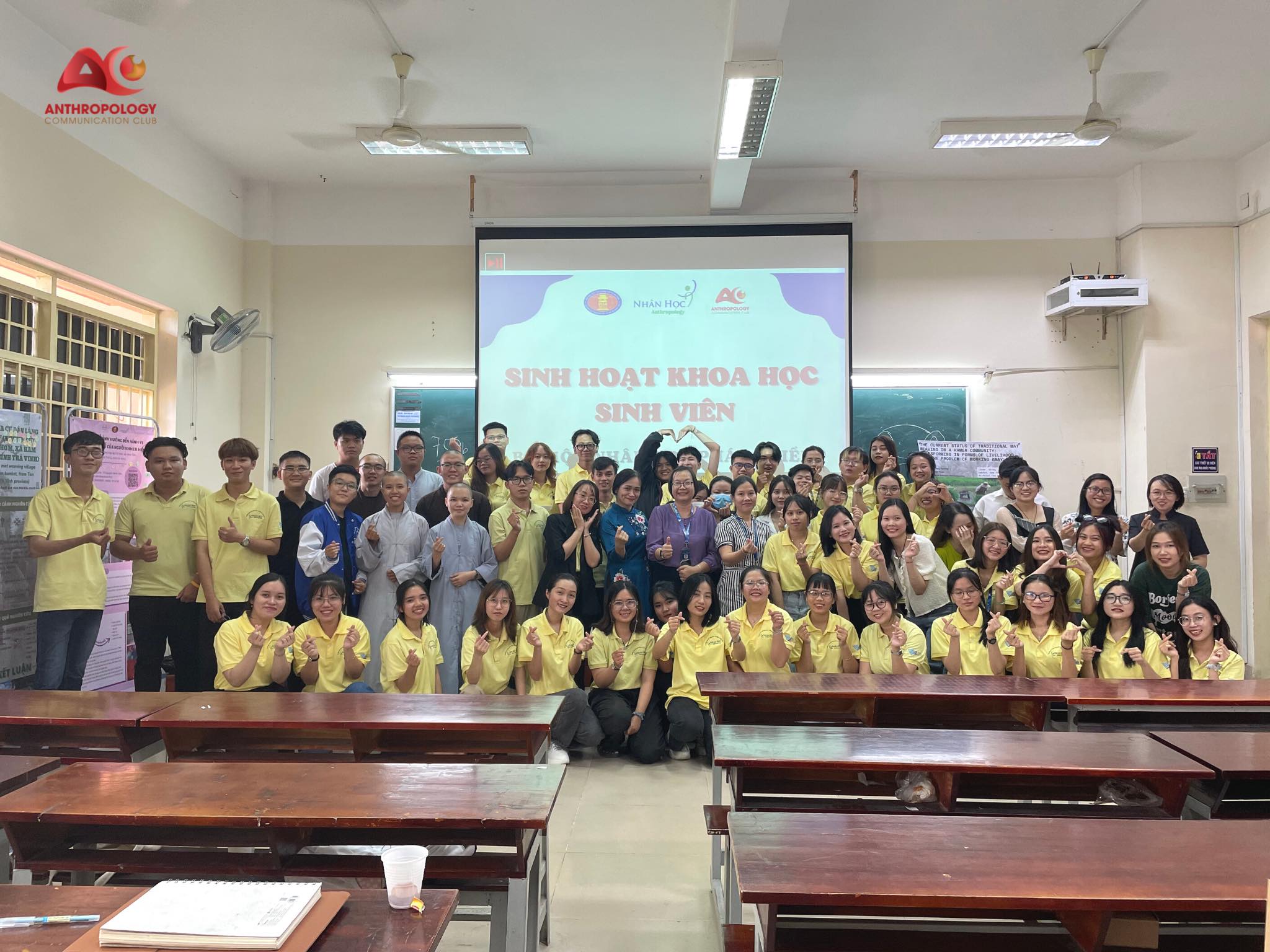 Buổi sinh hoạt khoa học của sinh viên bộ môn Nhân học Phát triển