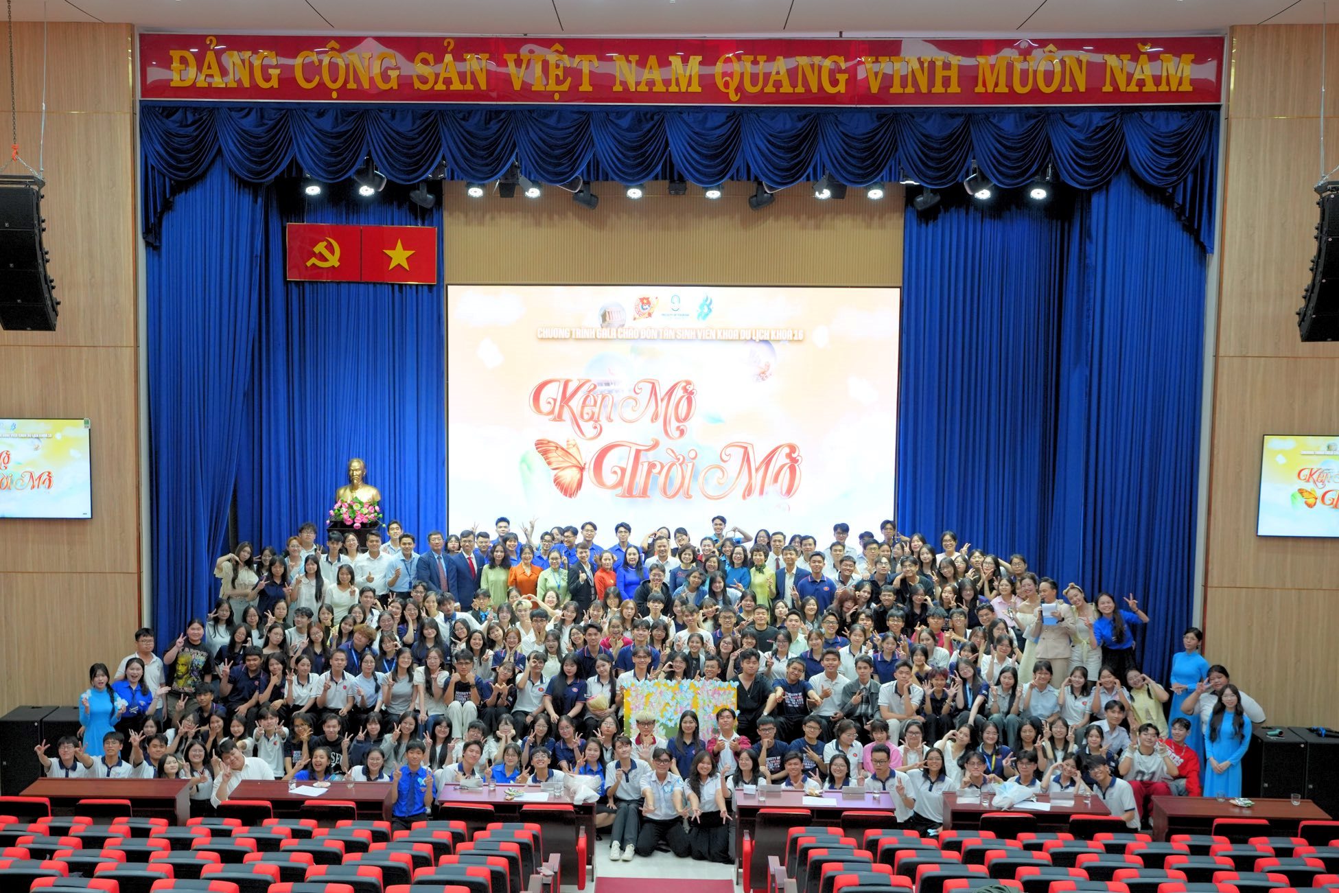 Gala chào đón Tân sinh viên Khoa Du lịch K16 niên khóa 2025-2029