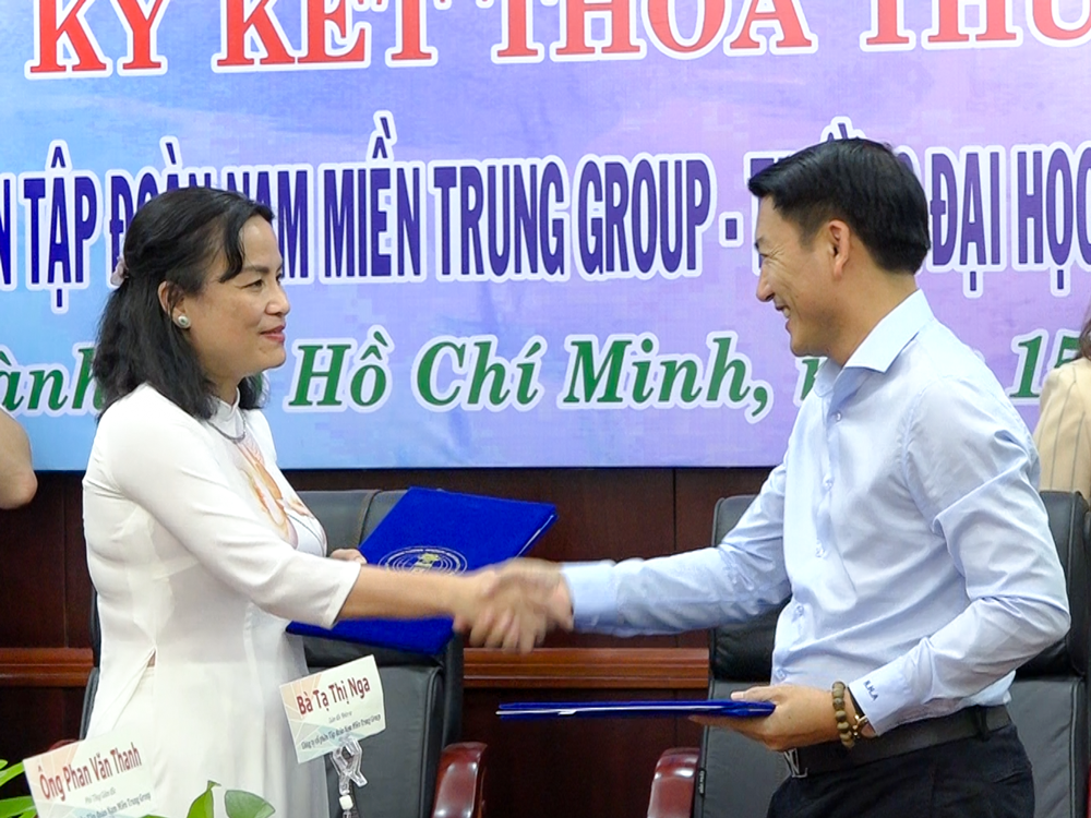 Thoả thuận hợp tác với CTCP Tập đoàn Nam Miền Trung Group: 10 suất học bổng toàn phần cho sinh viên Nhân văn