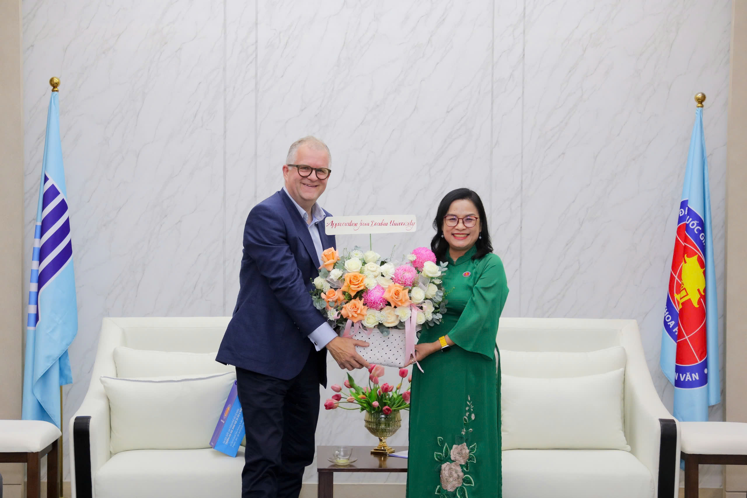 Thúc đẩy quan hệ hợp tác chiến lược giữa Trường Đại học Khoa học Xã hội và Nhân văn, ĐHQG-HCM và Đại học Deakin (Úc)