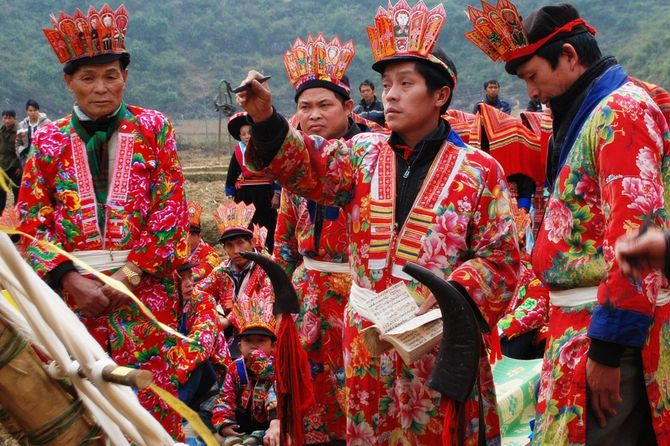 Lễ cầu mùa của người Cờ Lao đỏ