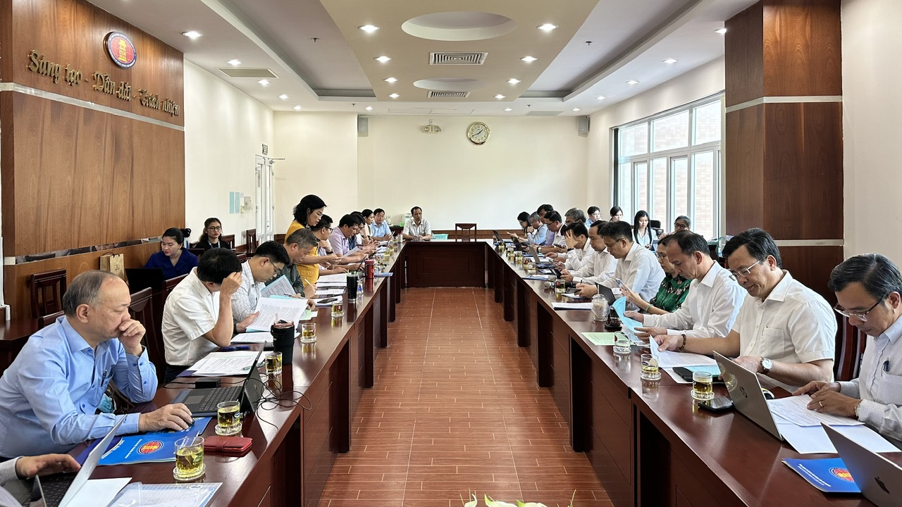 ĐHQG-HCM làm việc với Nhà trường về Kết quả hoạt động năm 2023 và Kế hoạch hoạt động năm 2024
