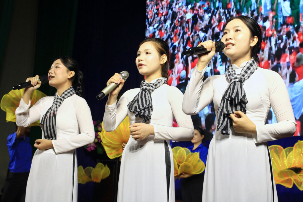 Tiết mục khơi dậy ý thức trách nhiệm học tập và làm theo tư tưởng, đạo đức, phong cách Hồ Chí Minh của thế hệ trẻ - Ảnh: MINH PHƯƠNG