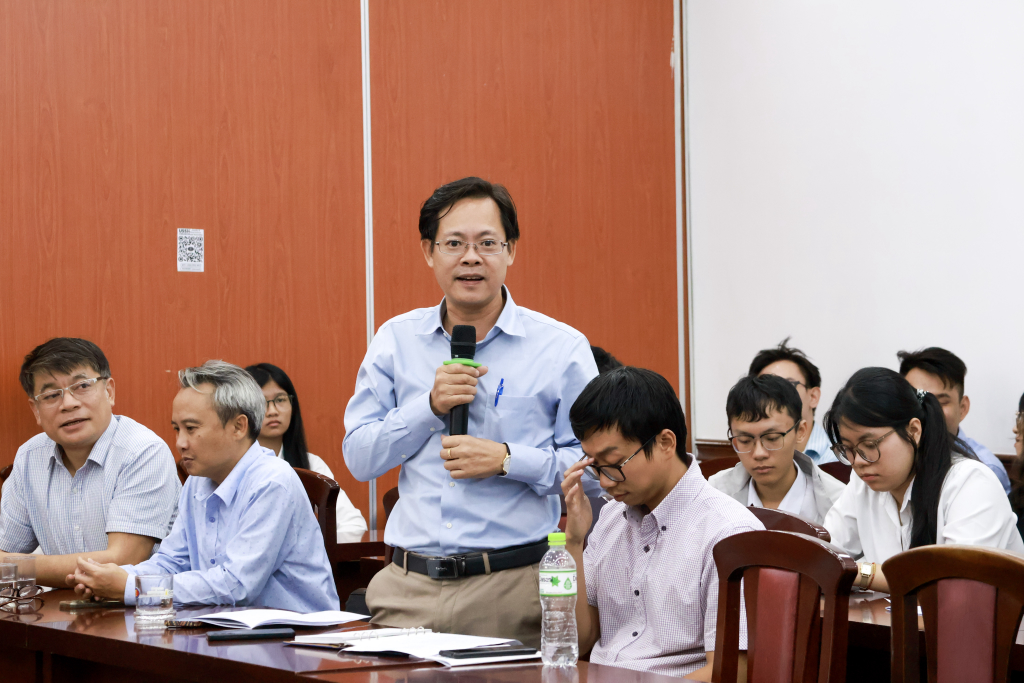 Những câu hỏi của các học giả góp phần làm sâu sắc thêm ý nghĩa hội thảo - Ảnh: THANH KHUÊ