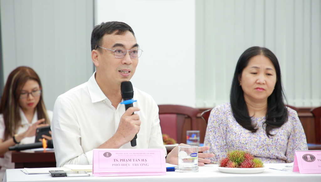 TS. Phạm Tấn Hạ - Phó Hiệu trưởng Nhà trường phát biểu ghi nhận các đóng góp từ Đoàn đánh giá - Ảnh: Lý Nguyên