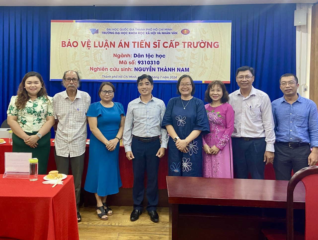 Bảo vệ thành công luận án tiến sĩ Dân tộc học "Du lịch về nguồn ở Việt Nam... "