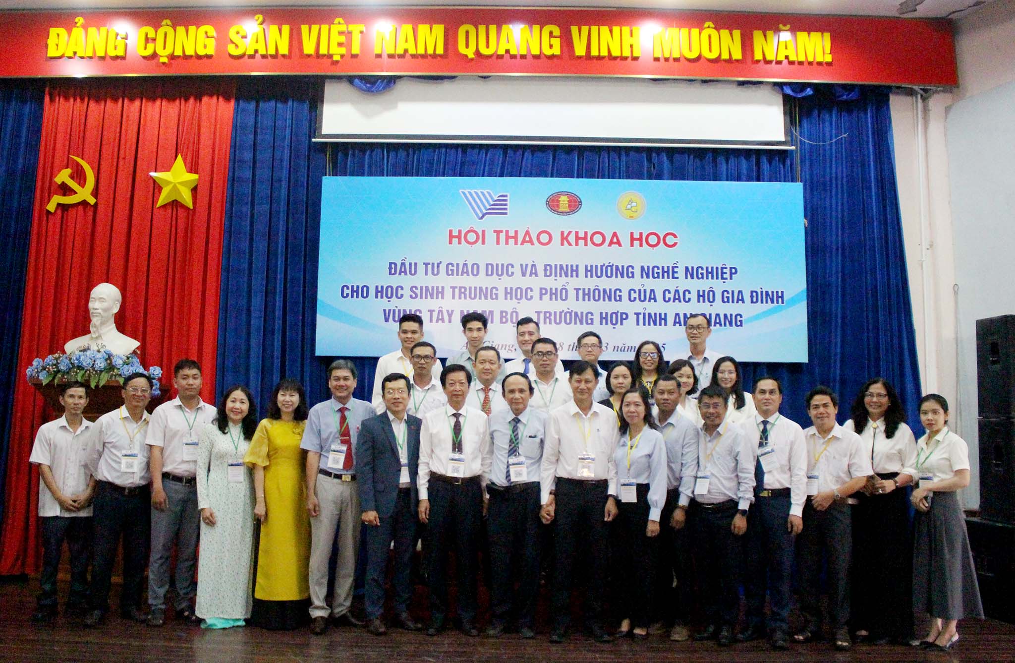 Hội thảo khoa học về Đầu tư giáo dục và định hướng nghề nghiệp cho học sinh THPT của các hộ gia đình vùng Tây Nam Bộ – Trường hợp tỉnh An Giang