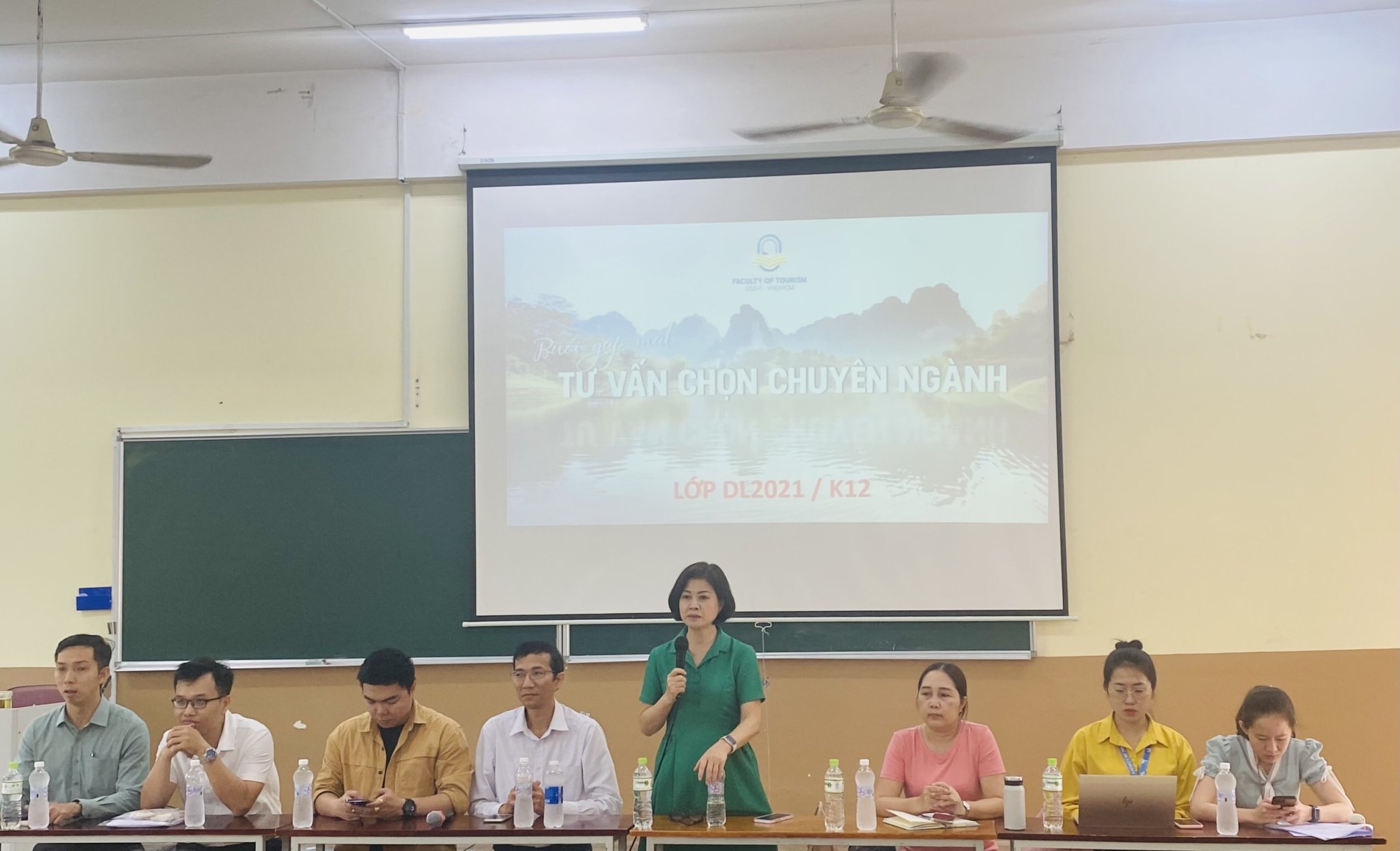 Buổi gặp gỡ Tư vấn chuyên ngành cho sinh viên Khoa Du lịch năm thứ 2