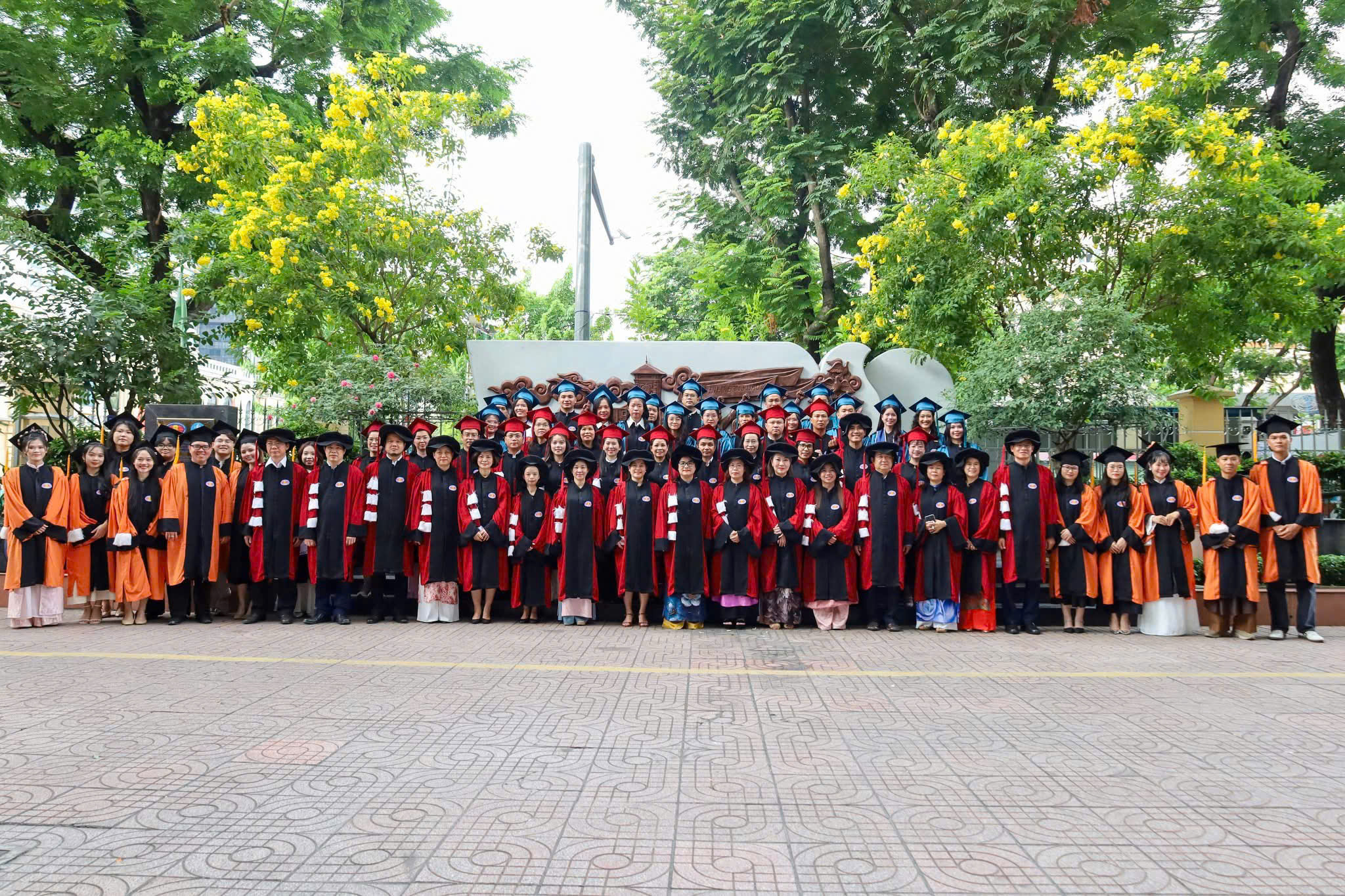 KHOA ĐÔNG PHƯƠNG HỌC – NHẬT BẢN HỌC CHÚC MỪNG CÁC TÂN TIẾN SĨ, THẠC SĨ, CỬ NHÂN TẠI LỄ TRAO BẰNG TỐT NGHIỆP NĂM 2026